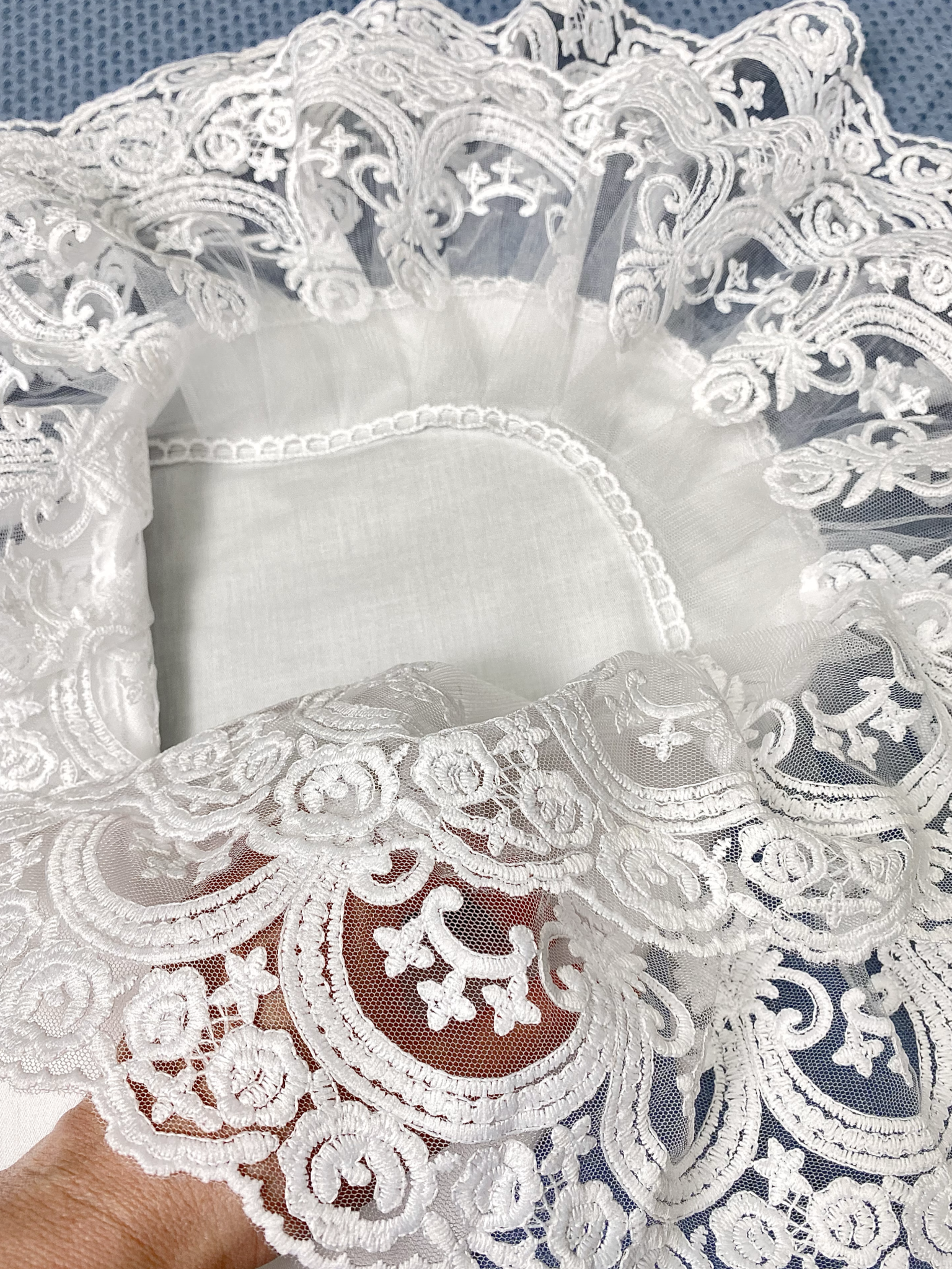 Конверт на выписку Делоникс Пеленка уголок с кружевом белый - фото 11