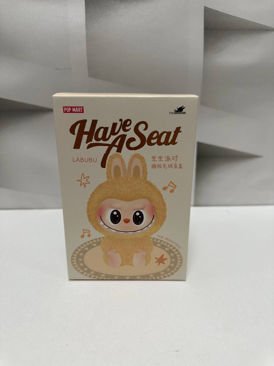 Брелок POP MART Labubu Have a Seat - фото 9