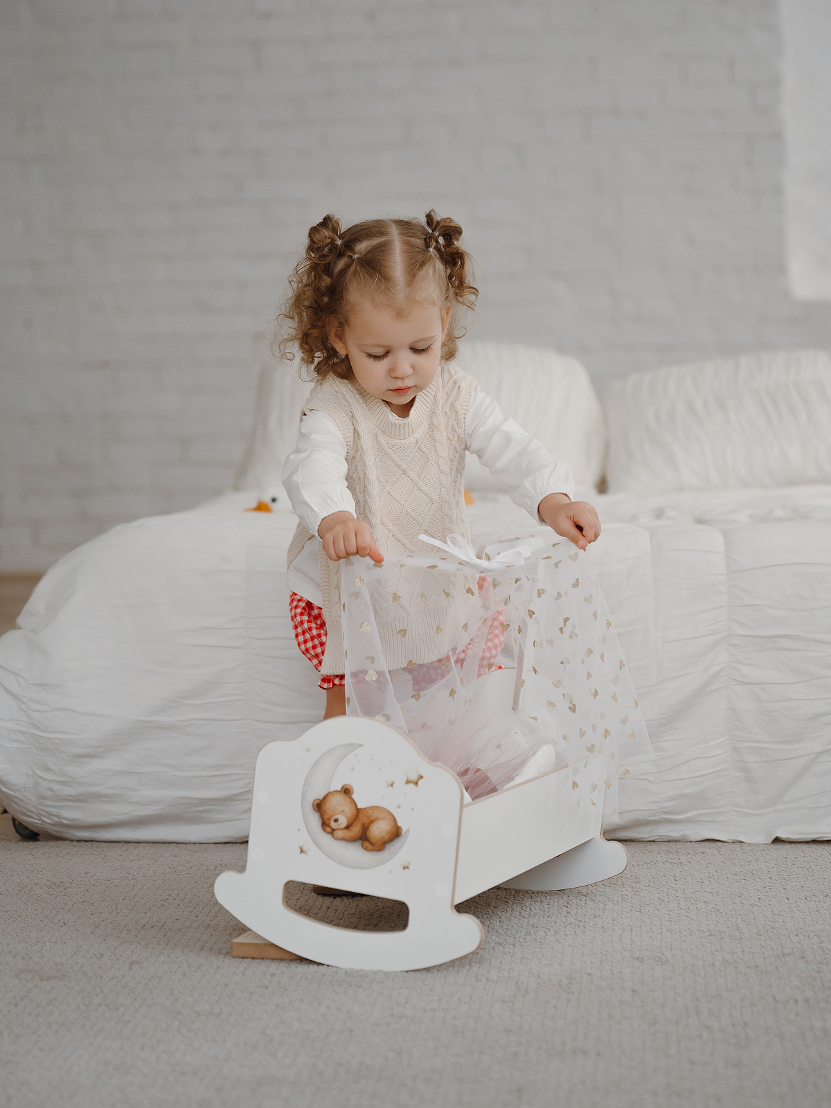 Аксессуар для кукол Pema kids кровать, бутылочка, люлька 475683 Кроватка 45см с балдахином Белый/Принт ЛМДФ - фото 9