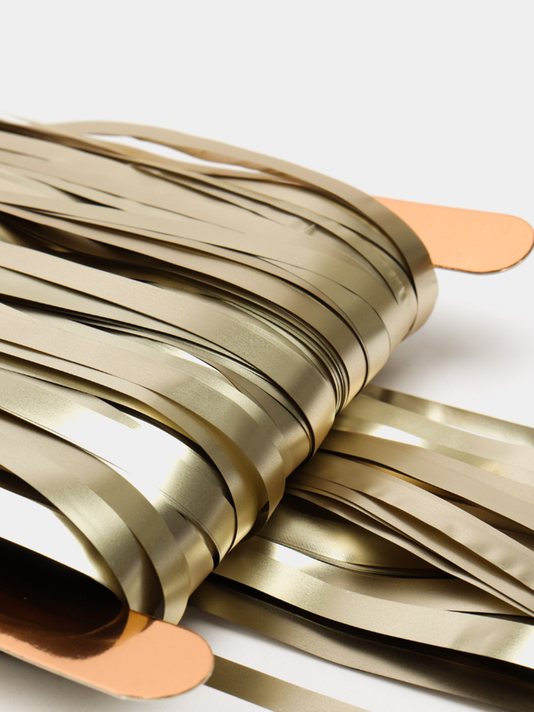 Дождик для фотозоны ZHIYU MENG матовый золотой 2х1м 4 штуки - фото 4