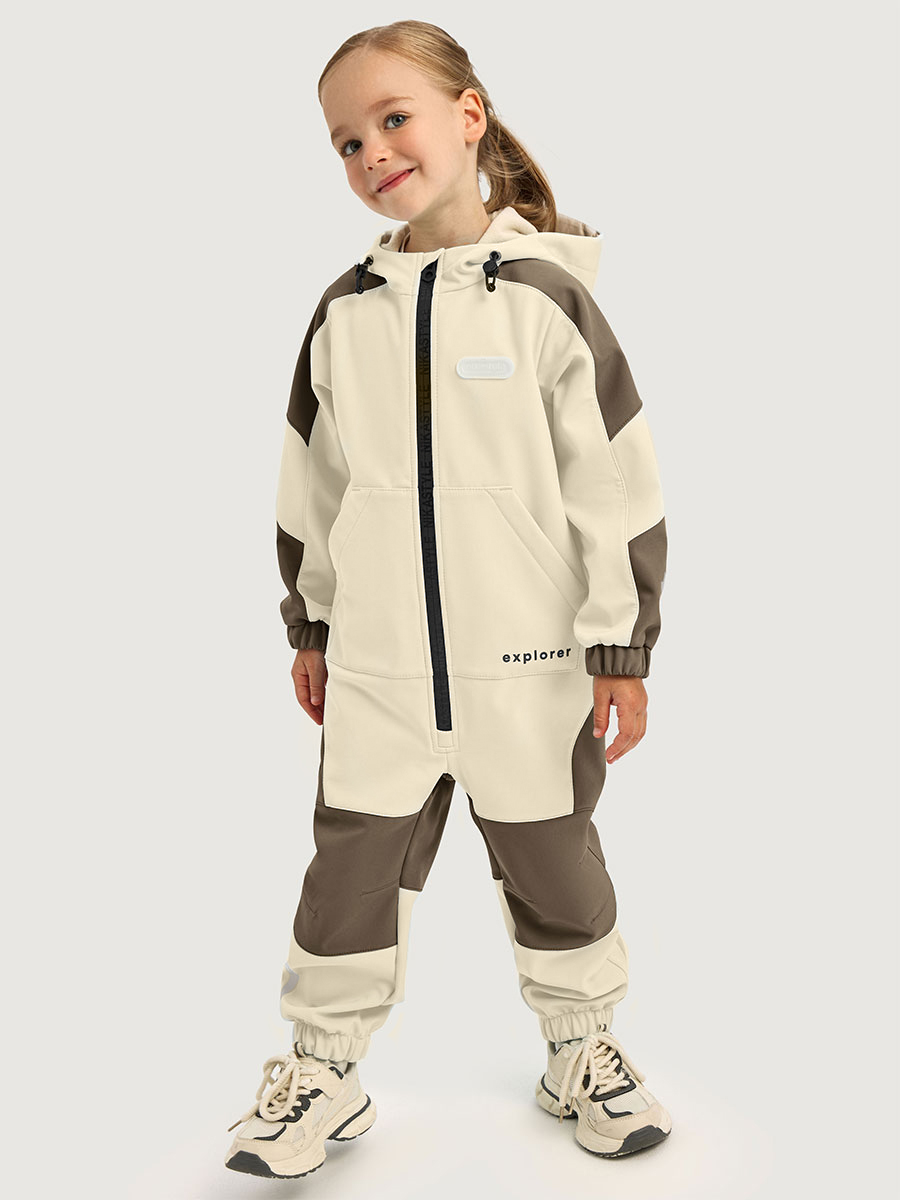 Комбинезон NIKASTYLE 8л15026 кешью/кофе - фото 1