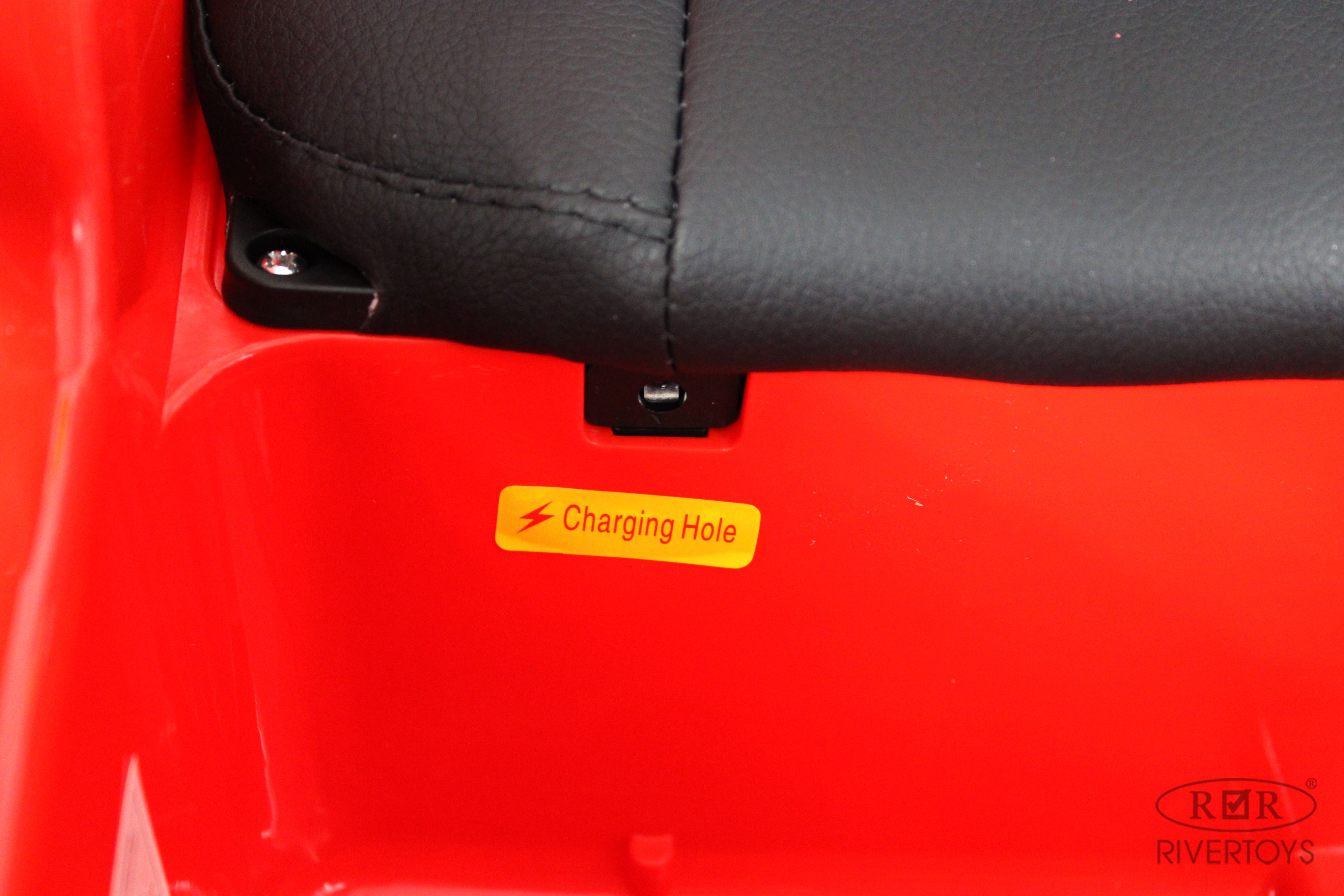 Электромобиль RIVERTOYS М101БХ-RED С пультом ДУ - фото 4