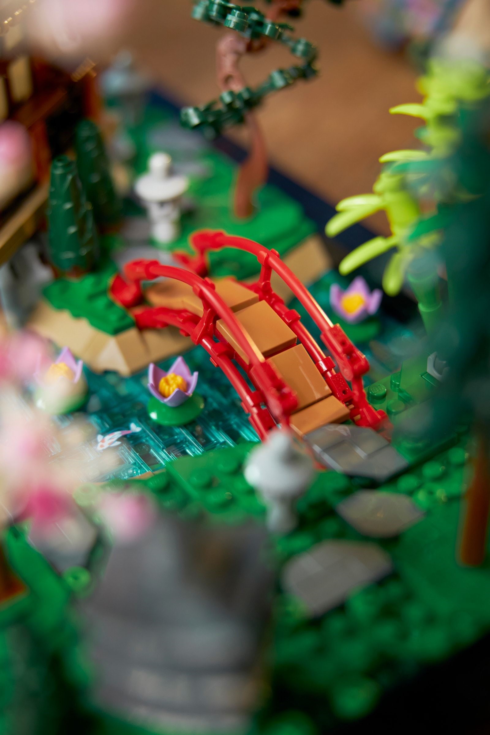 Конструктор LEGO Icons 10315 1363 дет. - фото 6