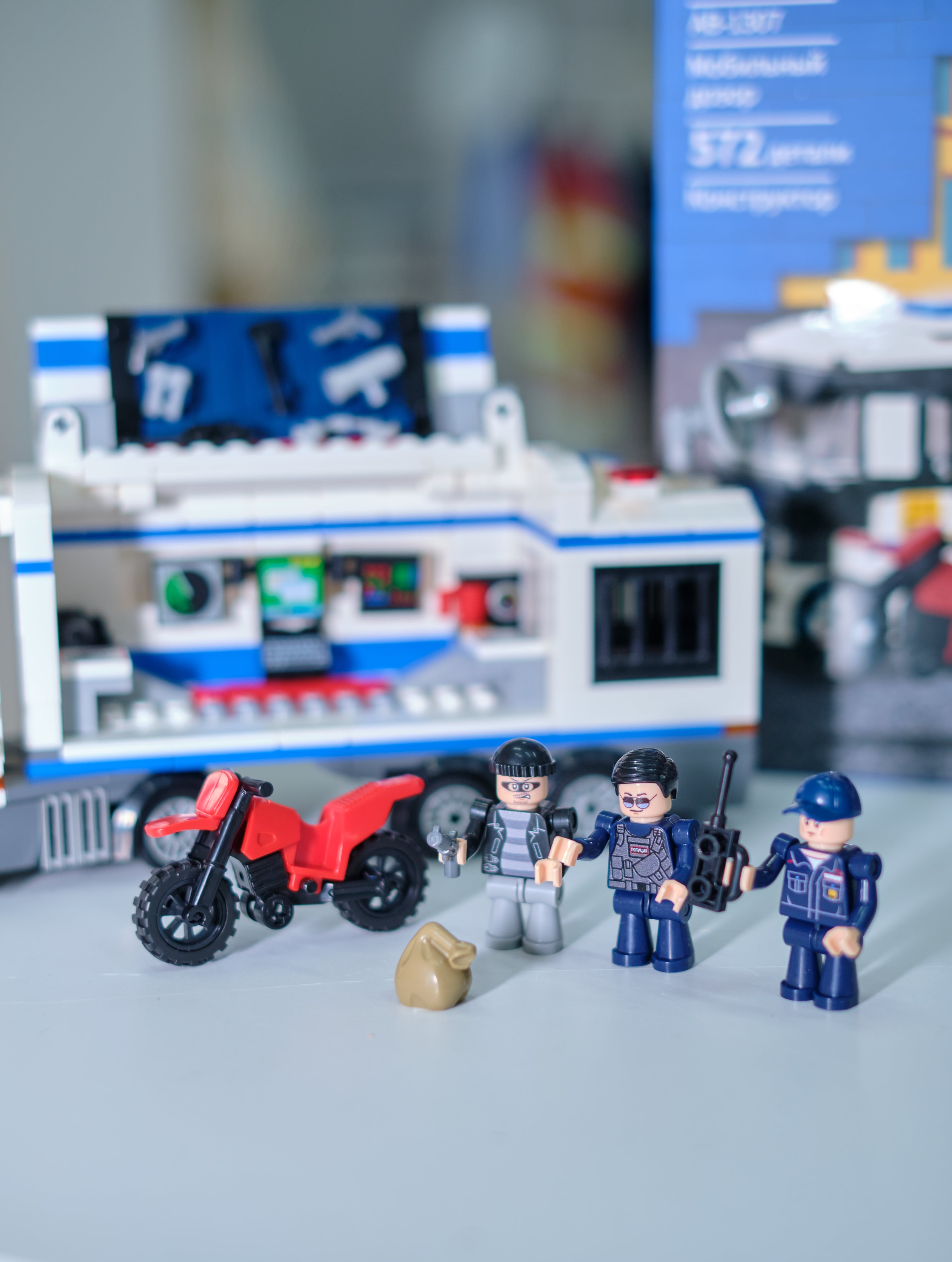 Конструктор brick labs Полицейский трак 572 дет. - фото 13