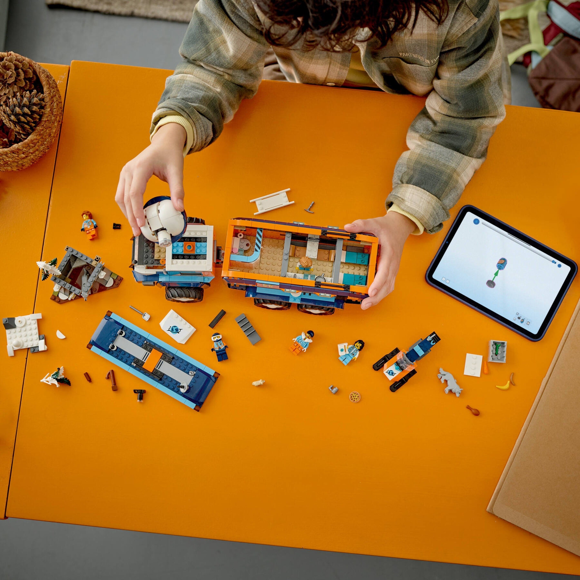 Конструктор LEGO City 60471 1057 дет. - фото 3