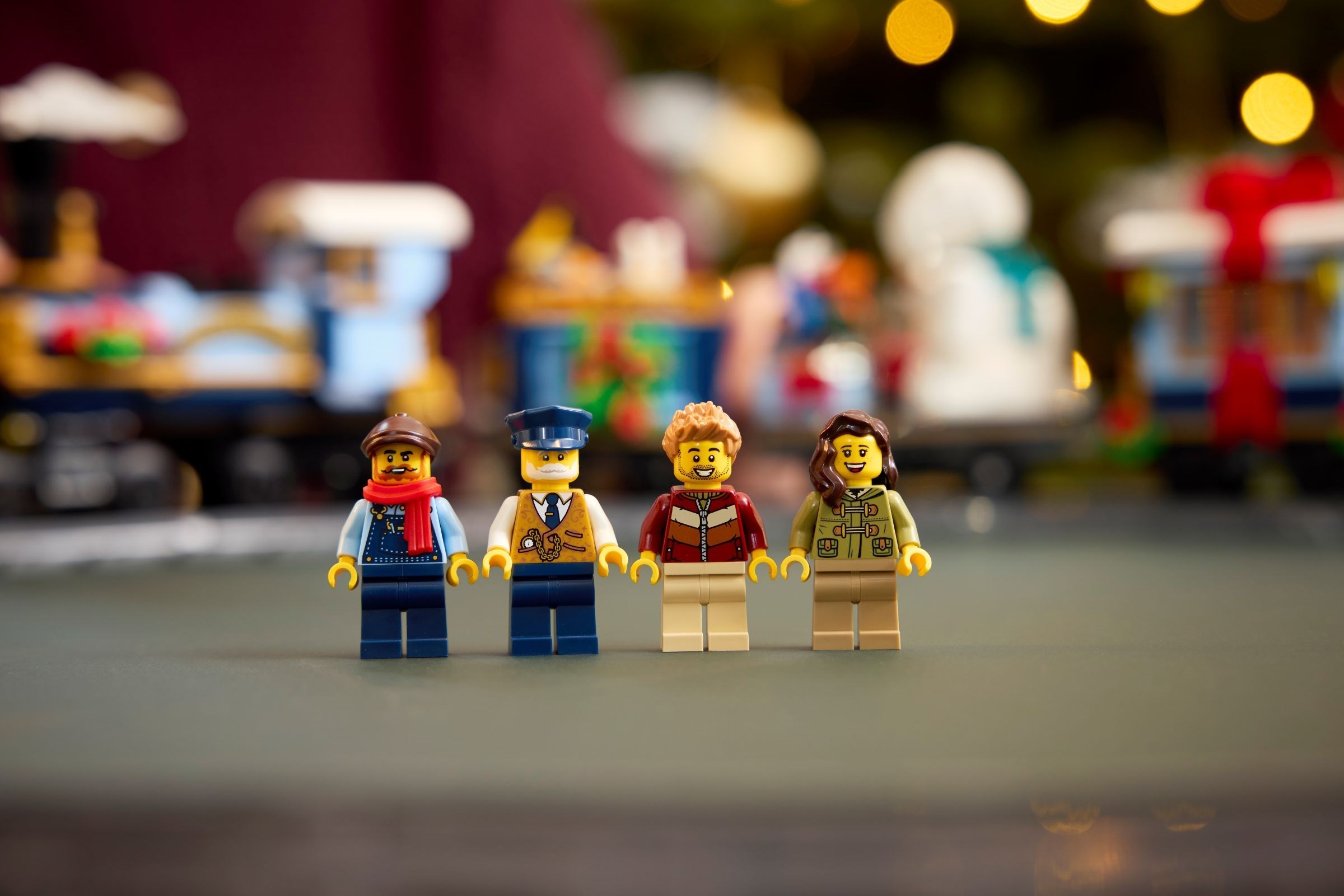 Конструктор LEGO Icons 10361 956 дет. - фото 5