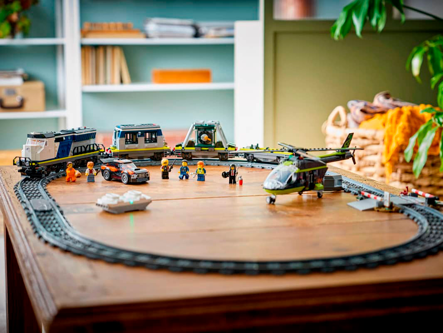 Конструктор LEGO City Ограбление полицейского поезда 1313 дет. - фото 17