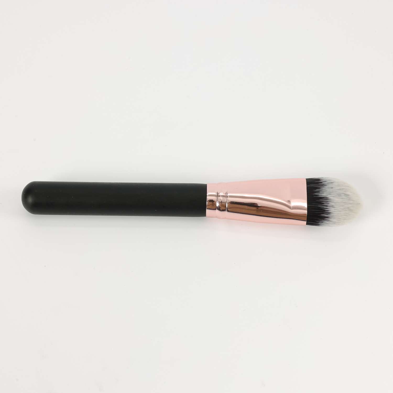 Кисть для макияжа ё для кремовых текстур Black Line - фото 5