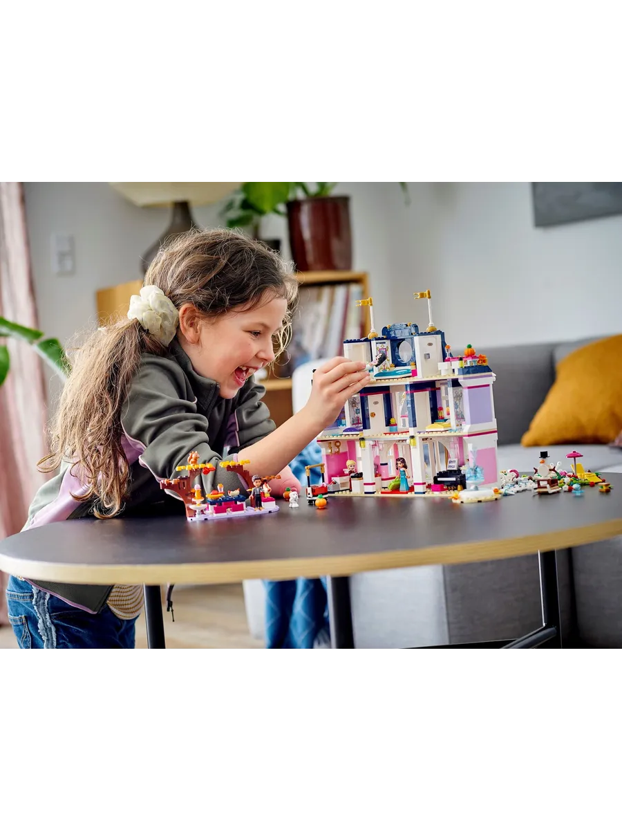 Конструктор LEGO Friends 1308 дет. - фото 19