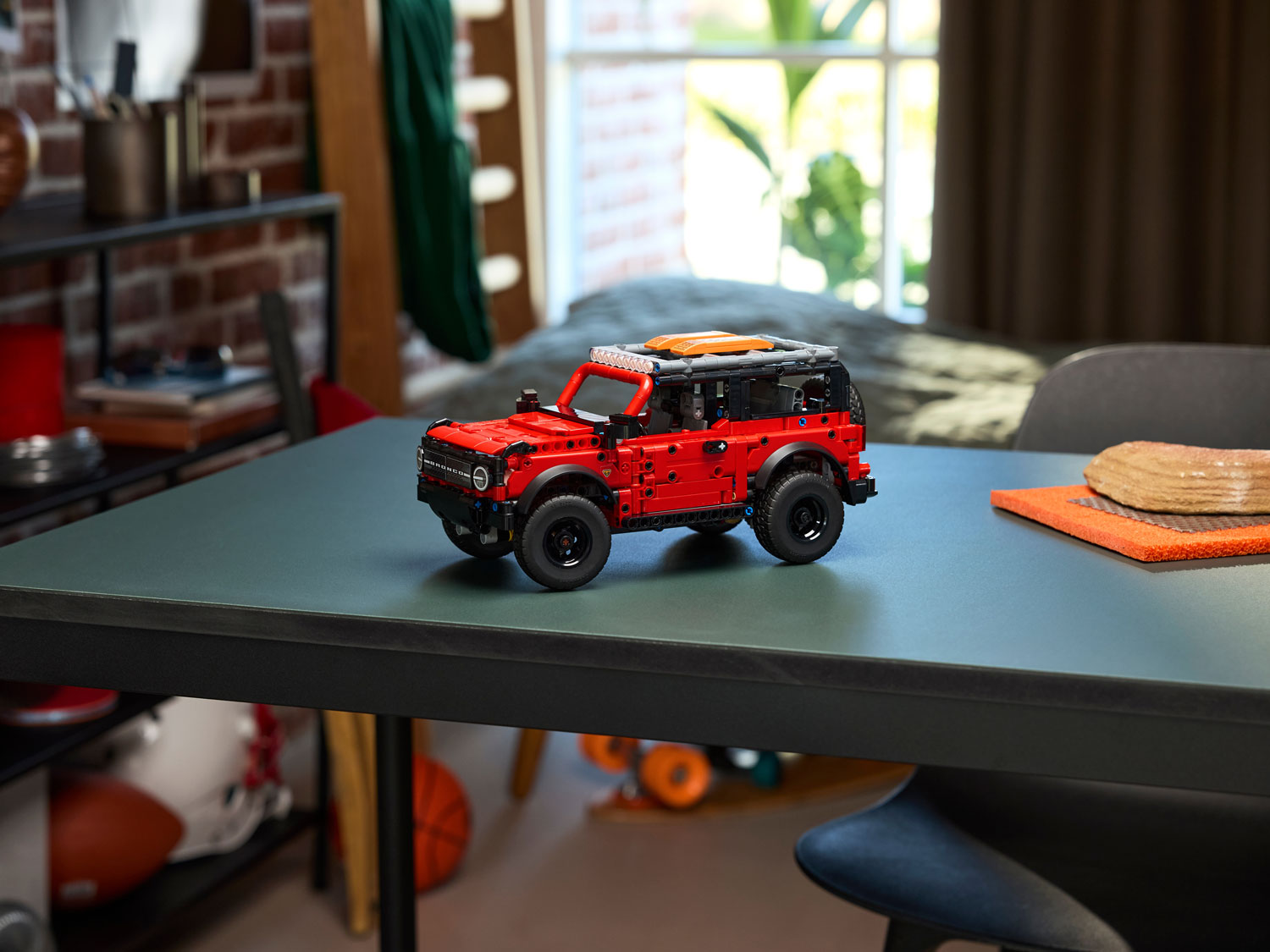 Конструктор LEGO Technic Ford Bronco SUV 943 дет. - фото 10