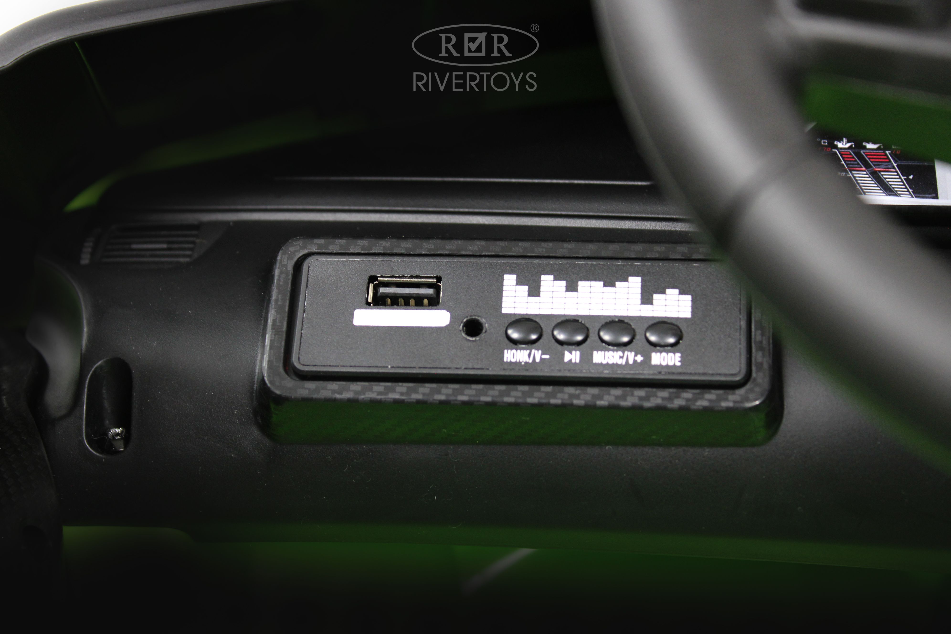 Электромобиль RIVERTOYS K888PX-RED С пультом ДУ - фото 21