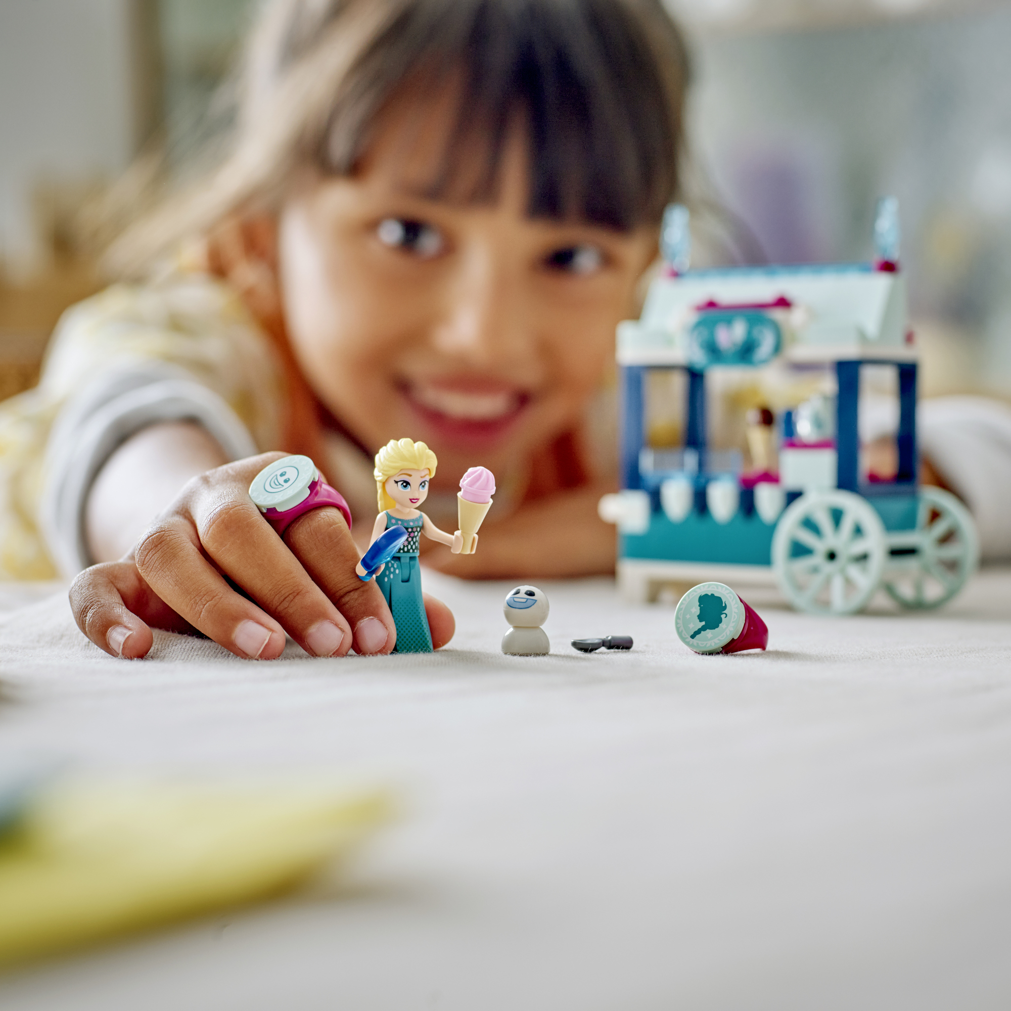 Конструктор LEGO Disney Замороженные лакомства Эльзы 82 дет. - фото 11