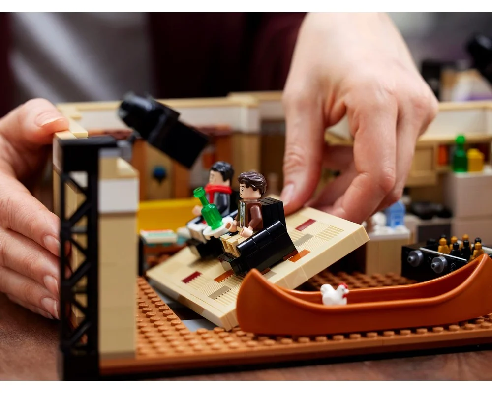 Конструктор LEGO Ideas 10292 2019 дет. - фото 23