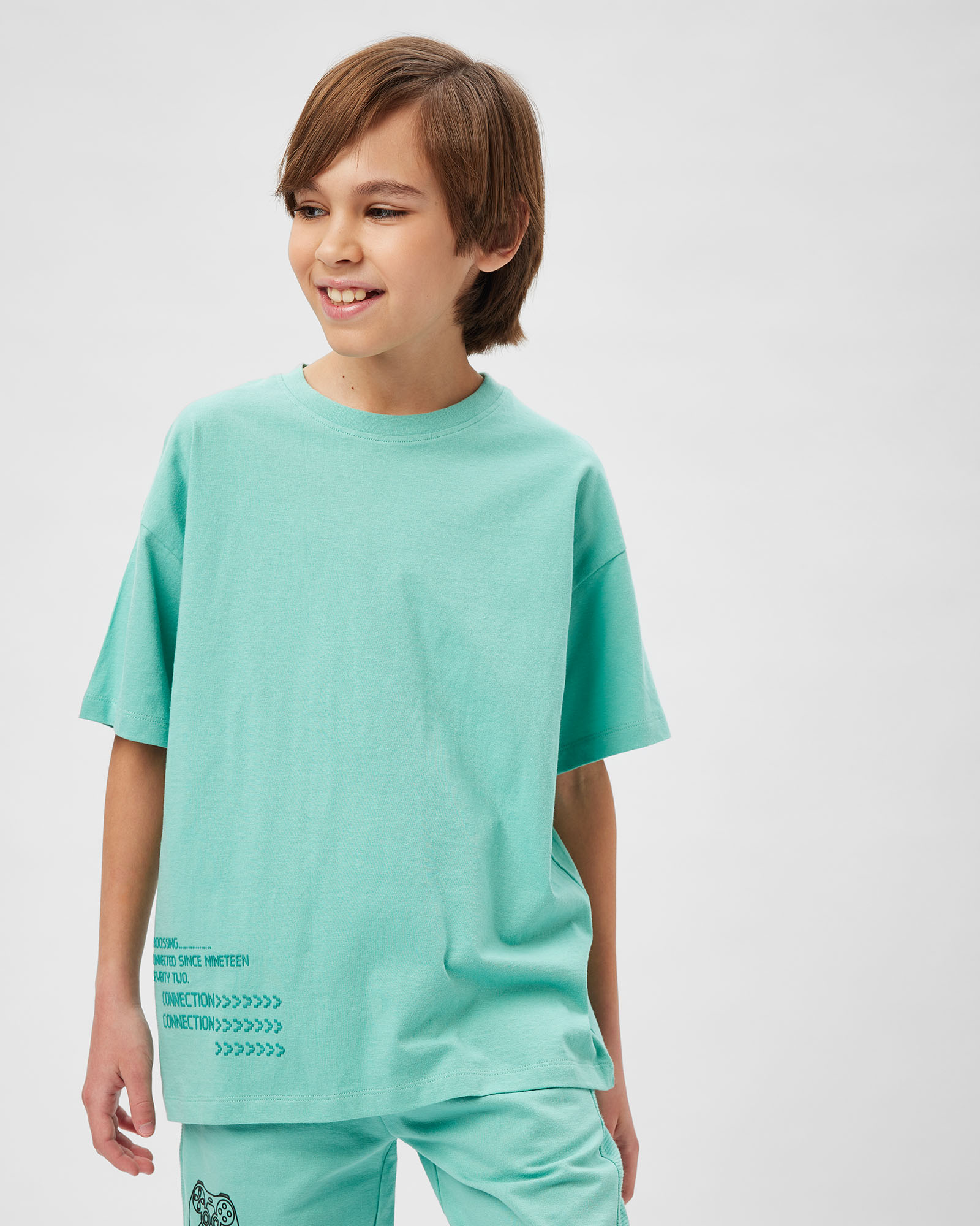 Изображение товара Футболка для мальчика Futurino бирюзовая с надписями 100% хлопок