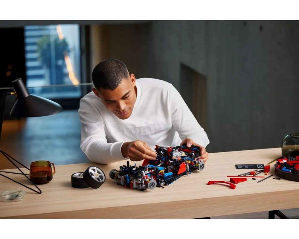 Конструктор LEGO Technic 42143 3778 дет. - фото 8
