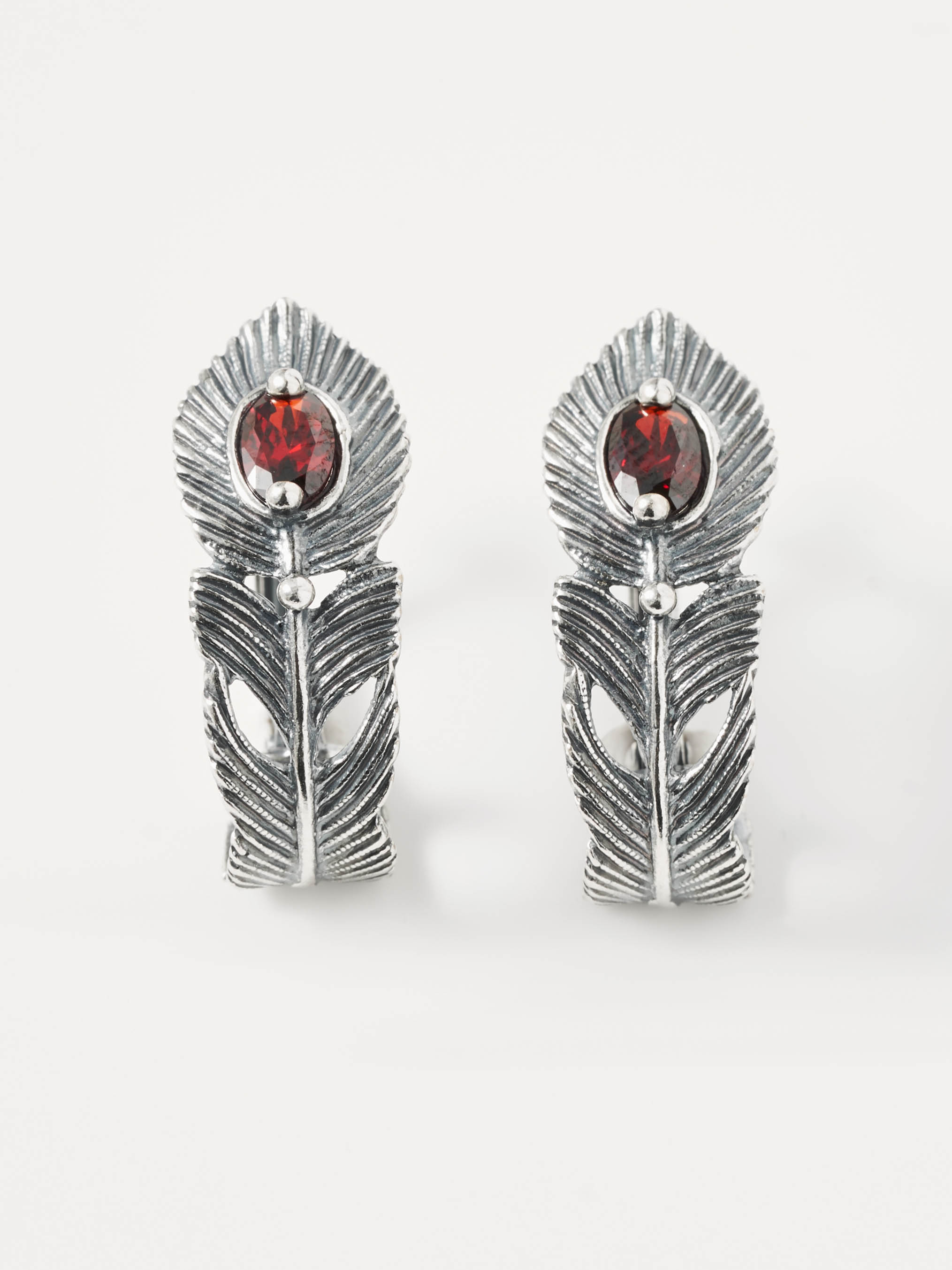 Серьги Shine and Beauty 80427-205-с-красныйфианит - фото 1