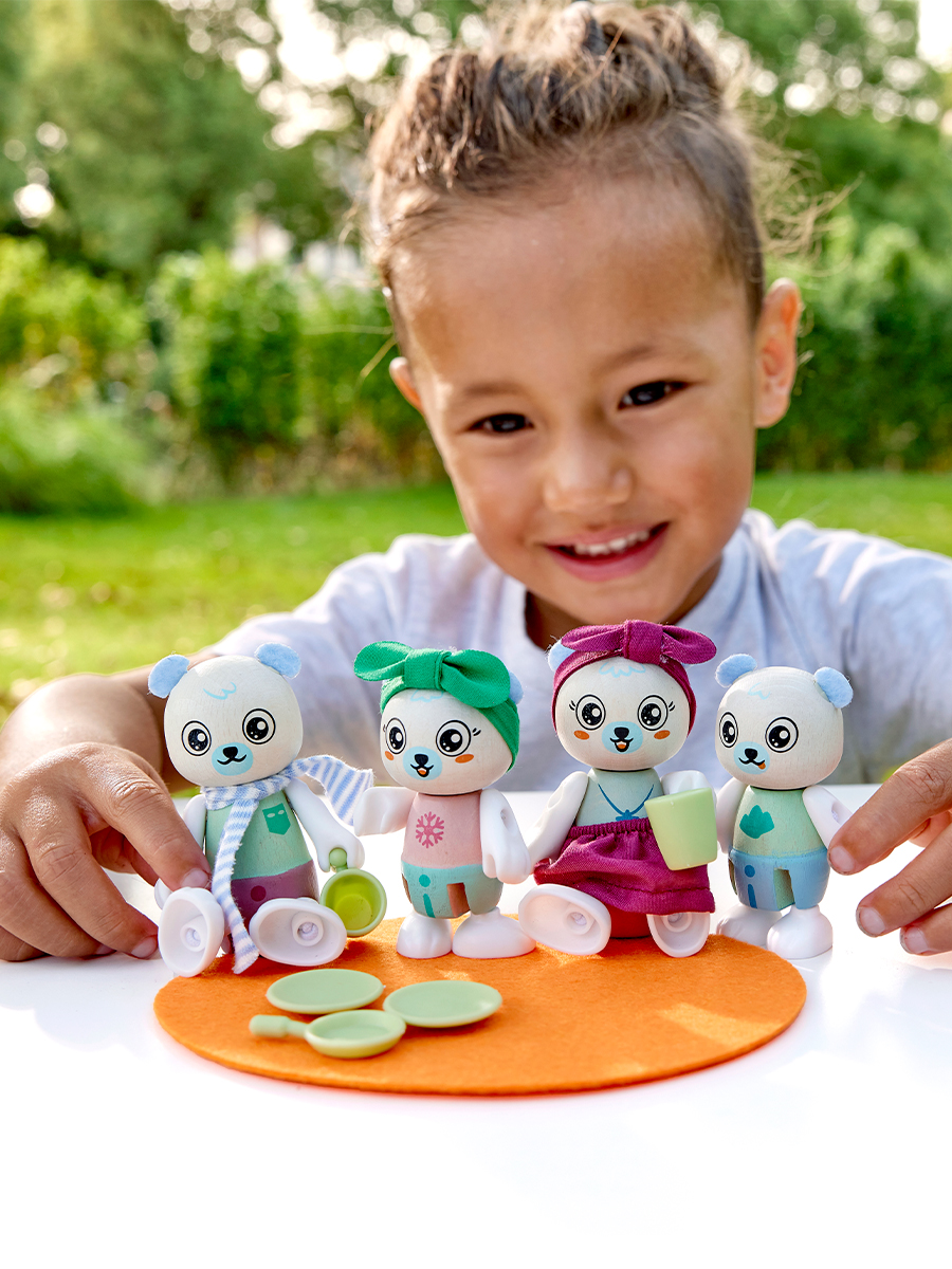 Игровой набор Hape Семья белых медведей - фото 8