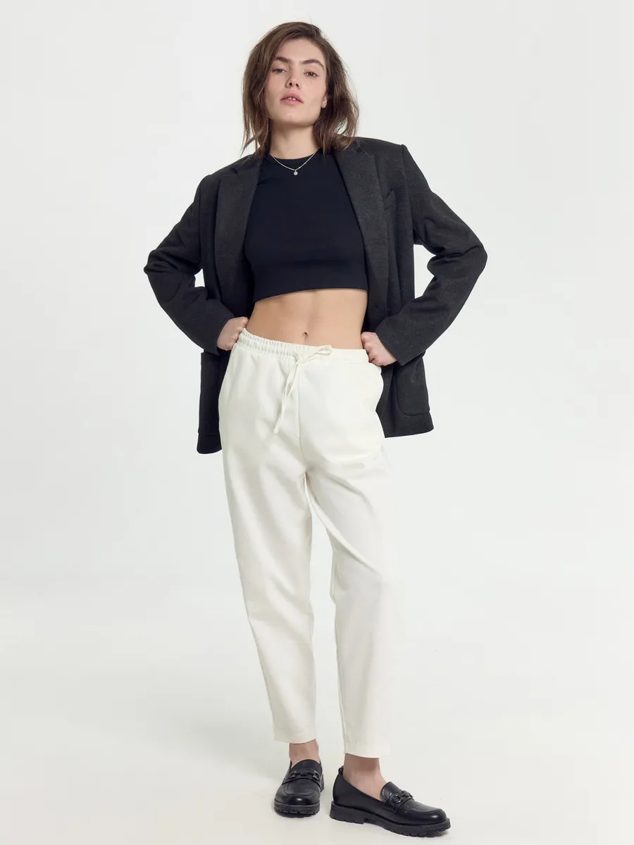 Изображение товара Женские укороченные брюки Mark Formelle с высокой посадкой и карманами