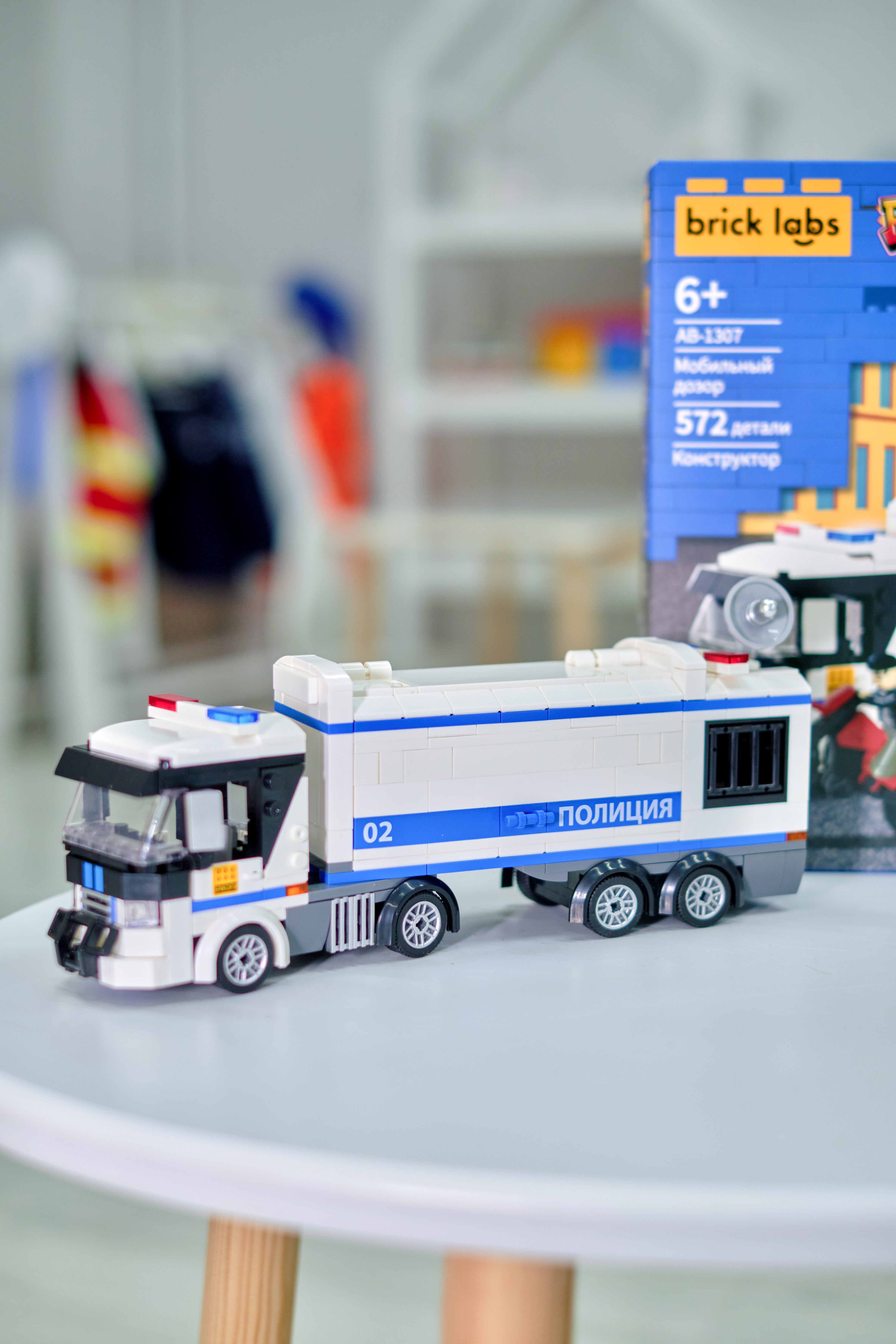 Конструктор brick labs Полицейский трак 572 дет. - фото 11