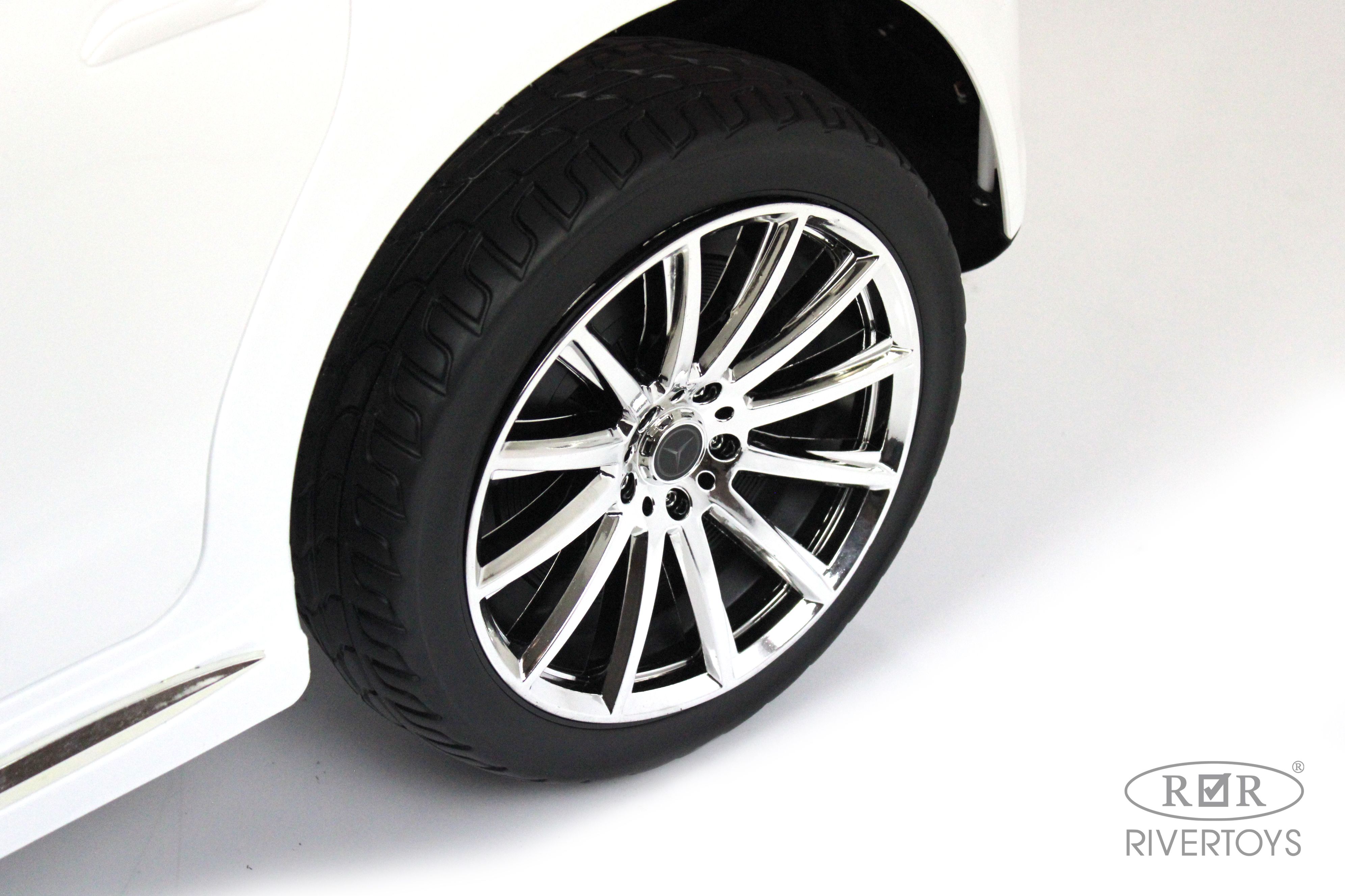 Электромобиль RIVERTOYS Mercedes М333БХ-WHITE С пультом ДУ - фото 10
