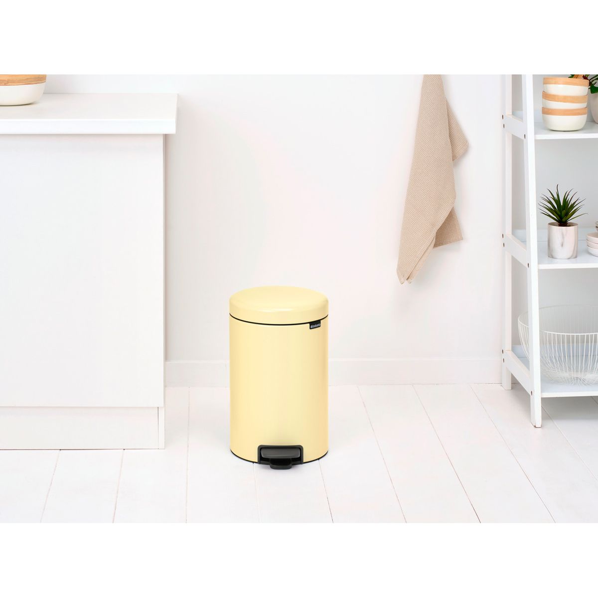 Бак мусорный Brabantia NewIcon с педалью ванильно-желтый 12л 233807 - фото 6
