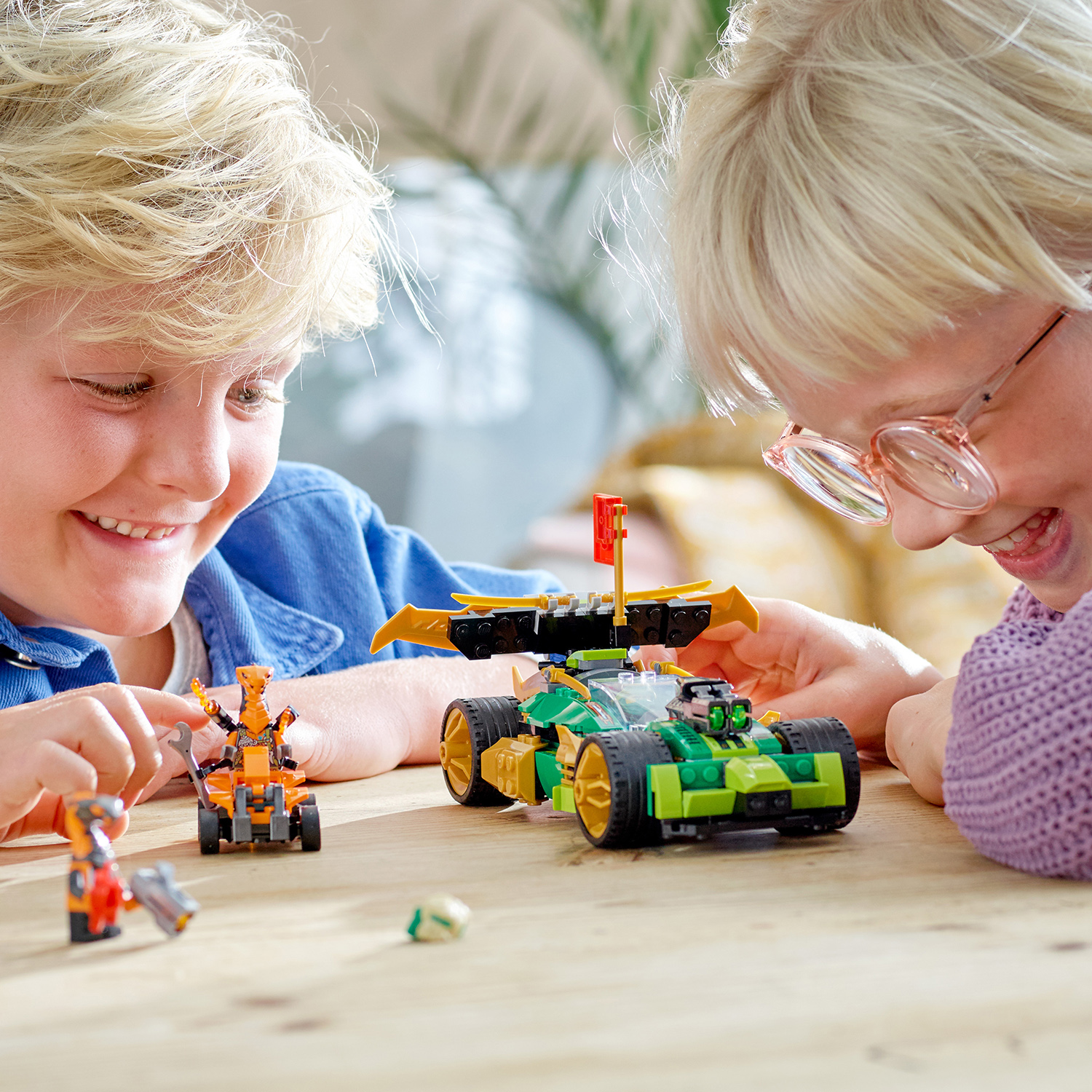 Конструктор LEGO NINJAGO Гоночный автомобиль ЭВО Ллойда блочный - фото 10