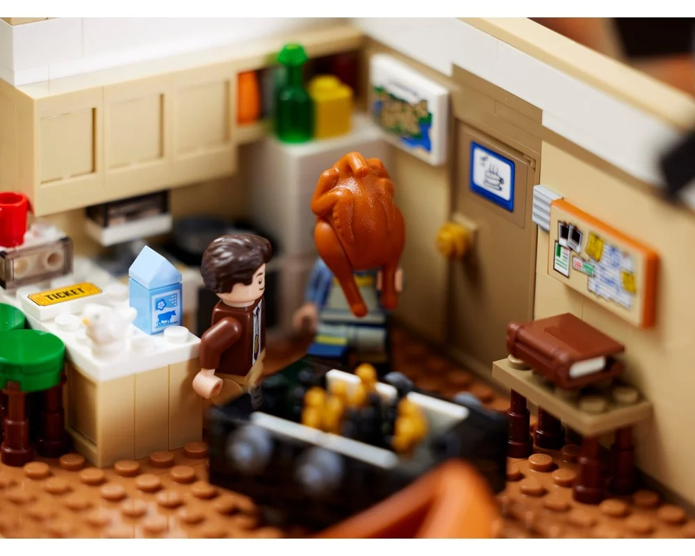 Конструктор LEGO Ideas 10292 2019 дет. - фото 16