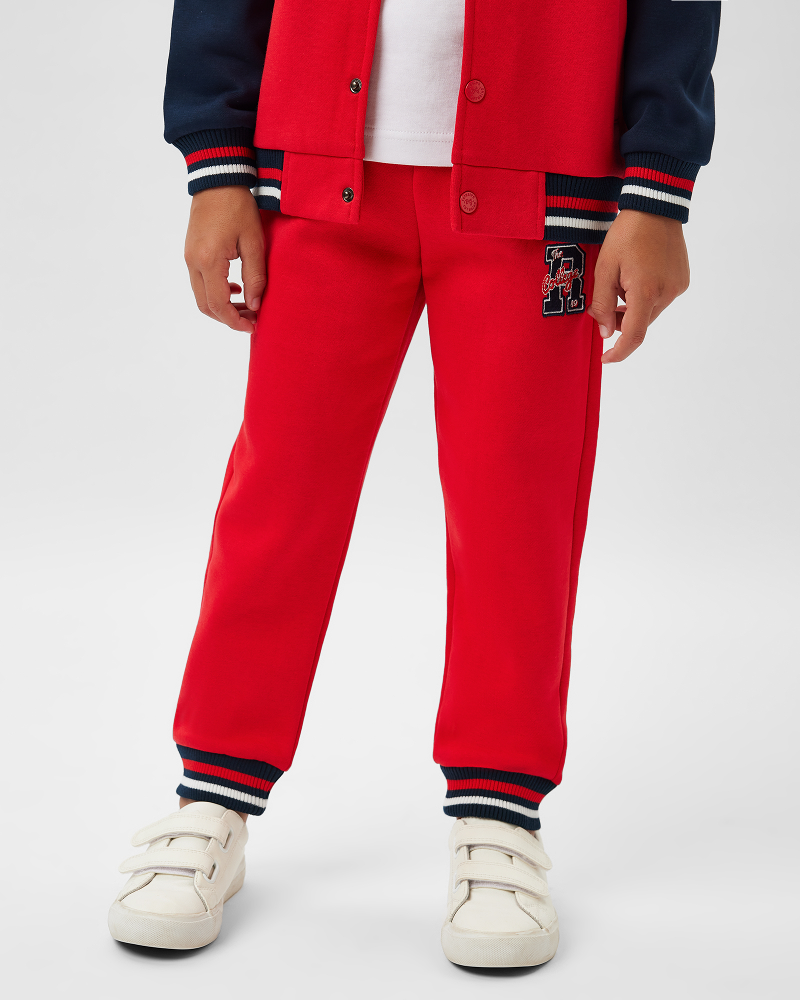 Изображение товара Детские брюки Futurino с начёсом и цветной нашивкой 116 размер