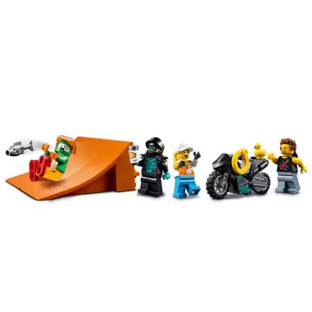 Конструктор LEGO City Грузовик для шоу каскадёров 420 дет.