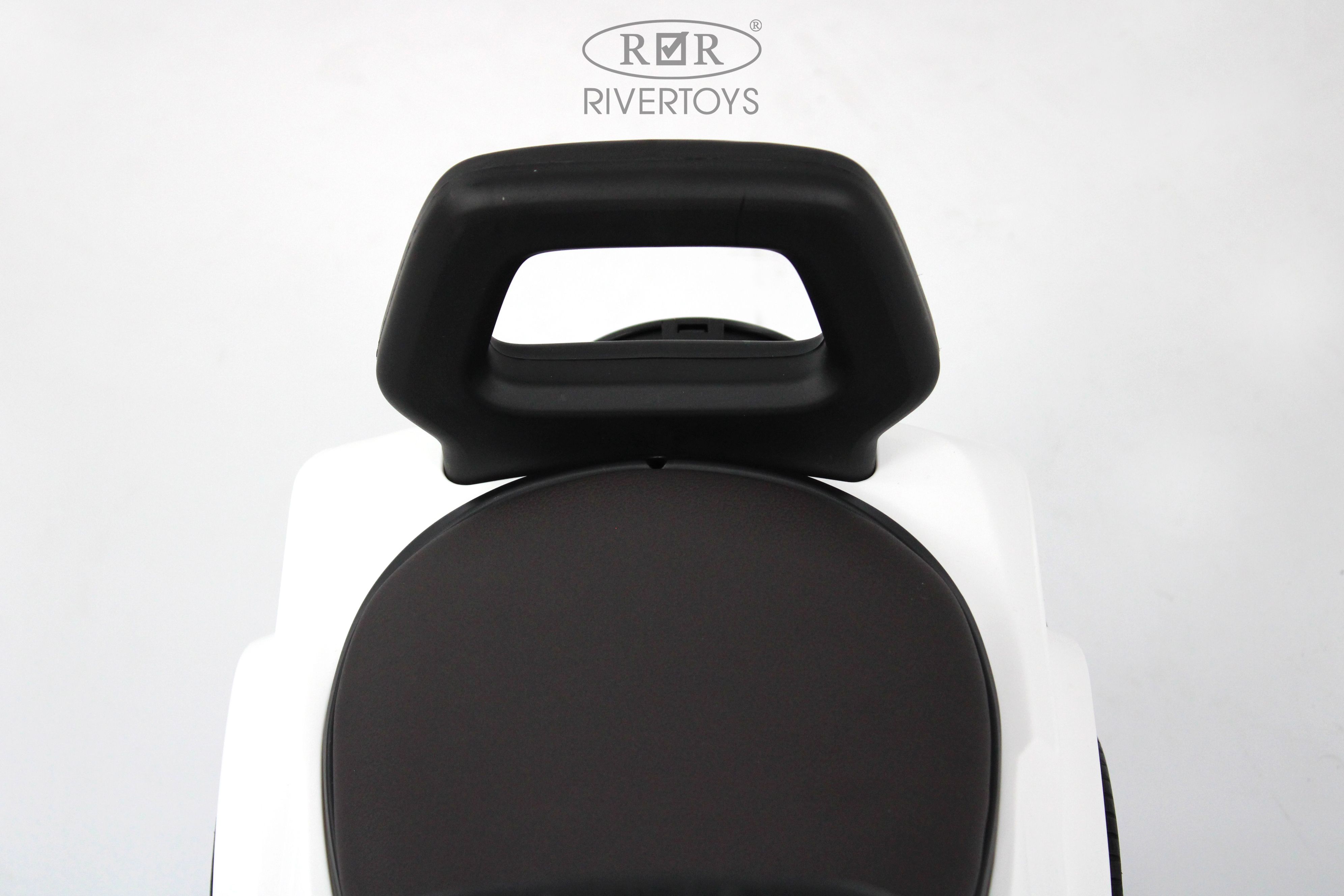 Каталка RIVERTOYS Mercedes-BenzG63 White Diamond белый - фото 6