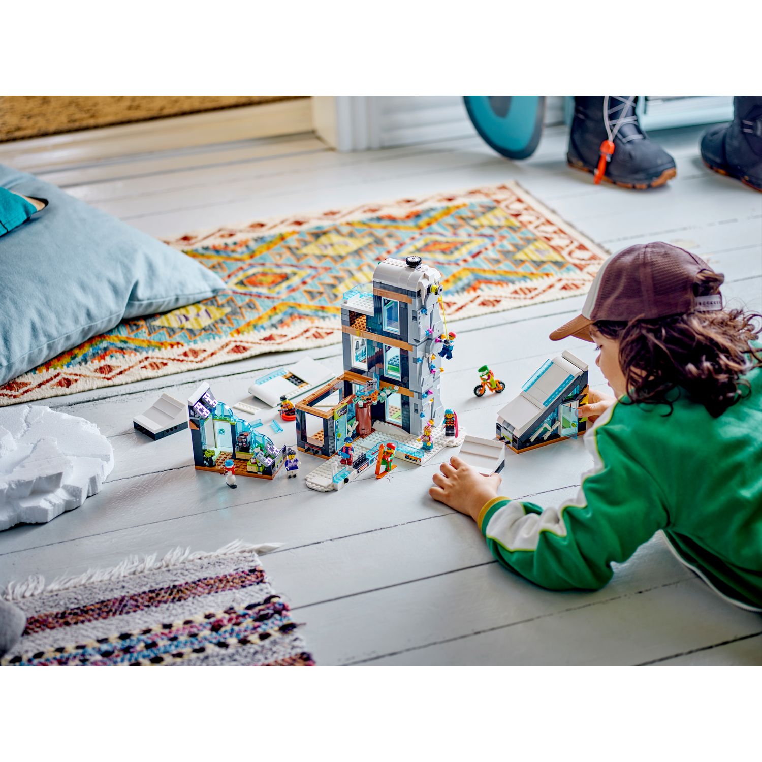 Конструктор LEGO City Ski and Climbing Center 1045 дет. - фото 10