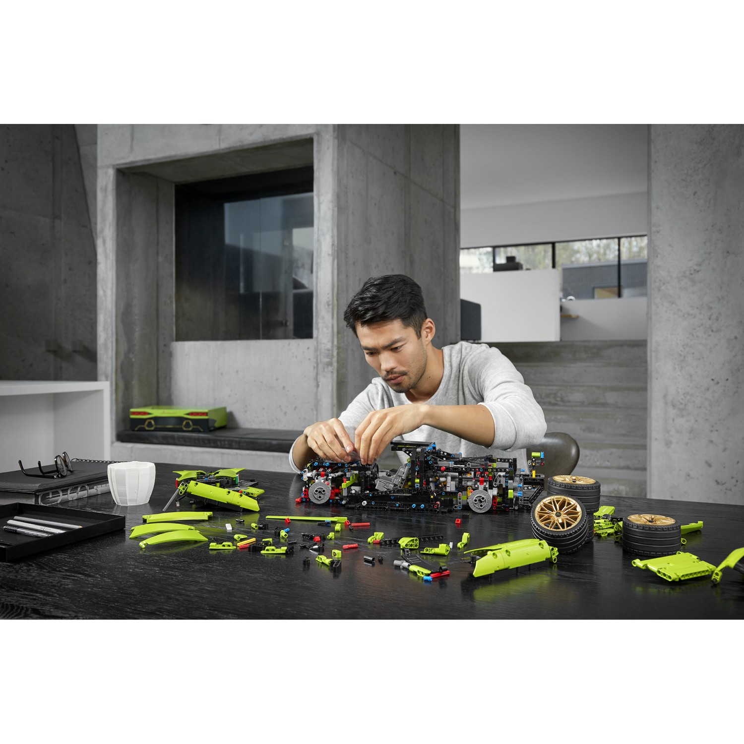 Конструктор LEGO Technic Lamborghini Sian 3696 дет. - фото 13