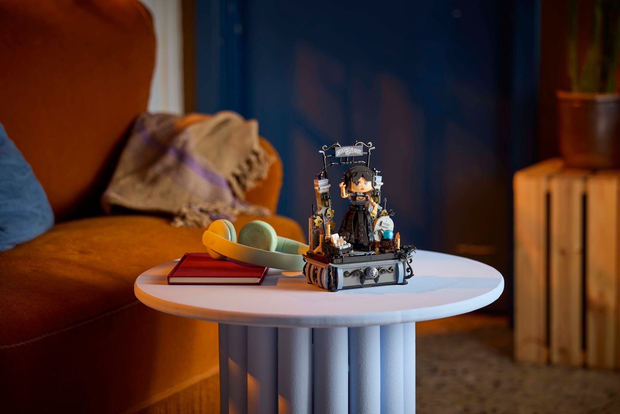 Конструктор LEGO Ideas 76780 702 дет. - фото 6