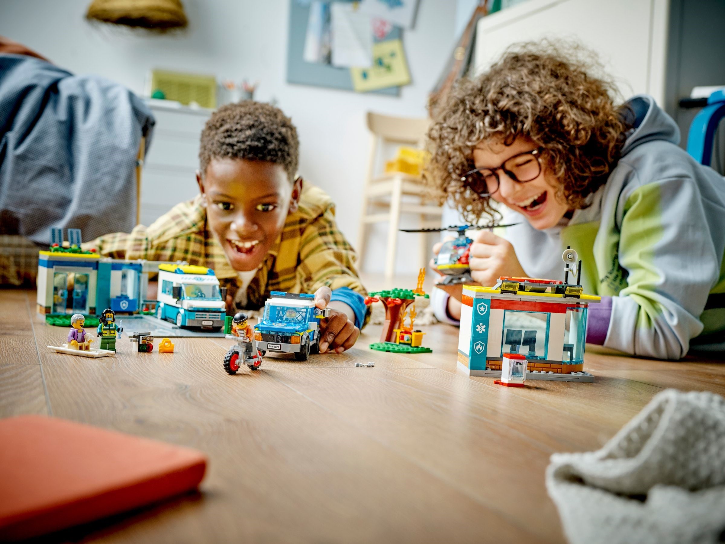 Конструктор LEGO City 60371 706 дет. - фото 3