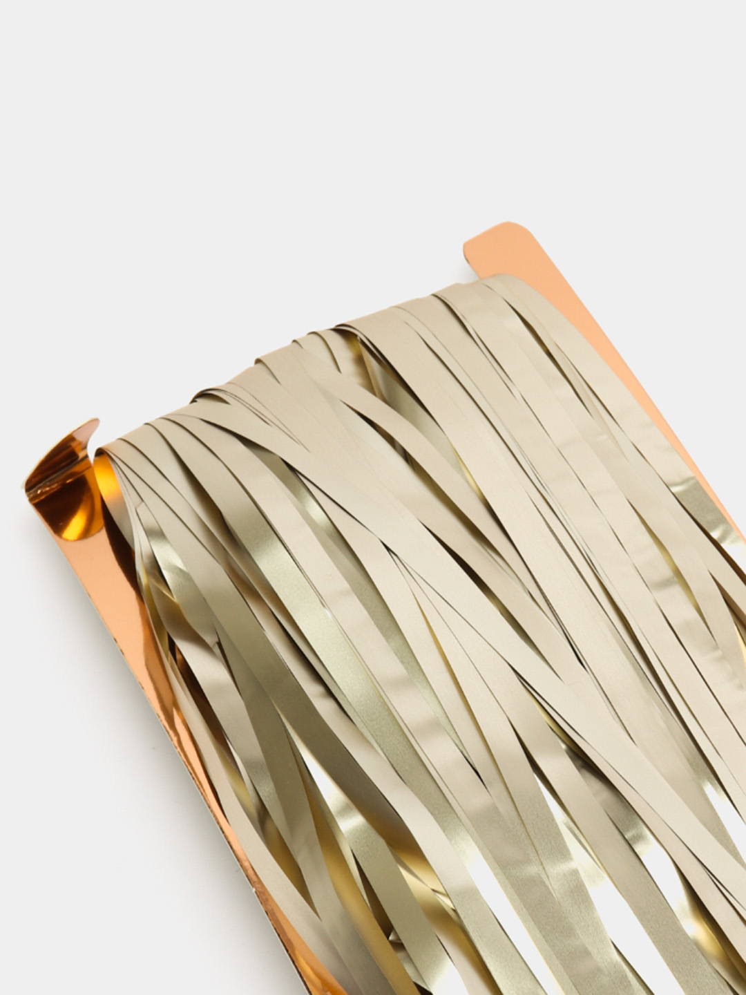 Дождик для фотозоны ZHIYU MENG матовый золотой 2х1м 4 штуки - фото 3