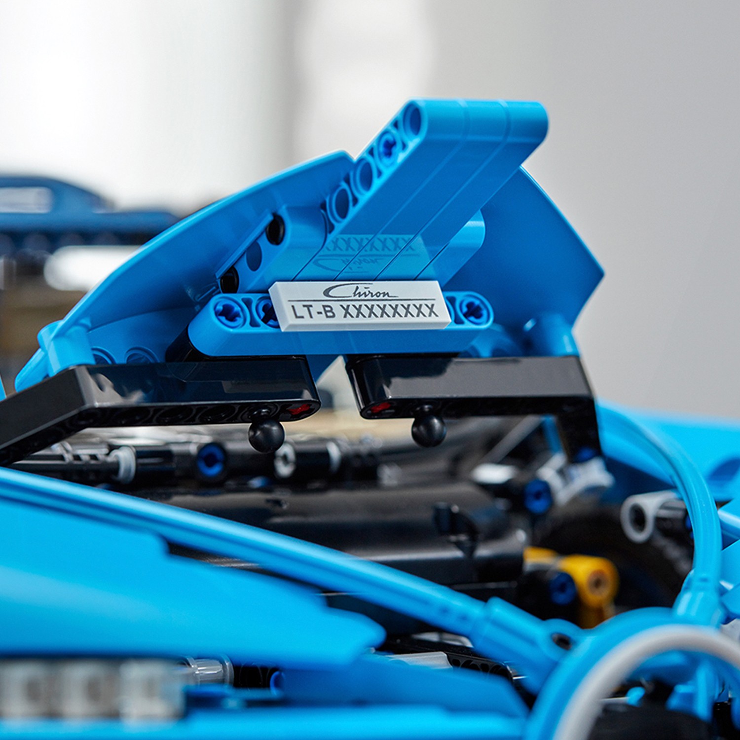 Конструктор LEGO Technic Bugatti Chiron 3599 дет. - фото 6