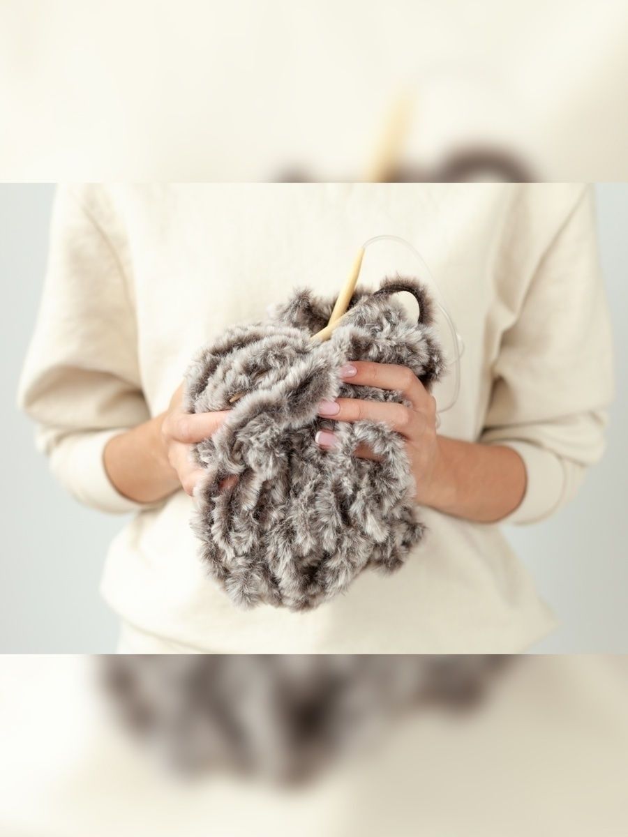 Пряжа Astra Premium Артемида с густым пушистым ворсом 100 г 60 м 17 белый/серый 3 мотка - фото 10