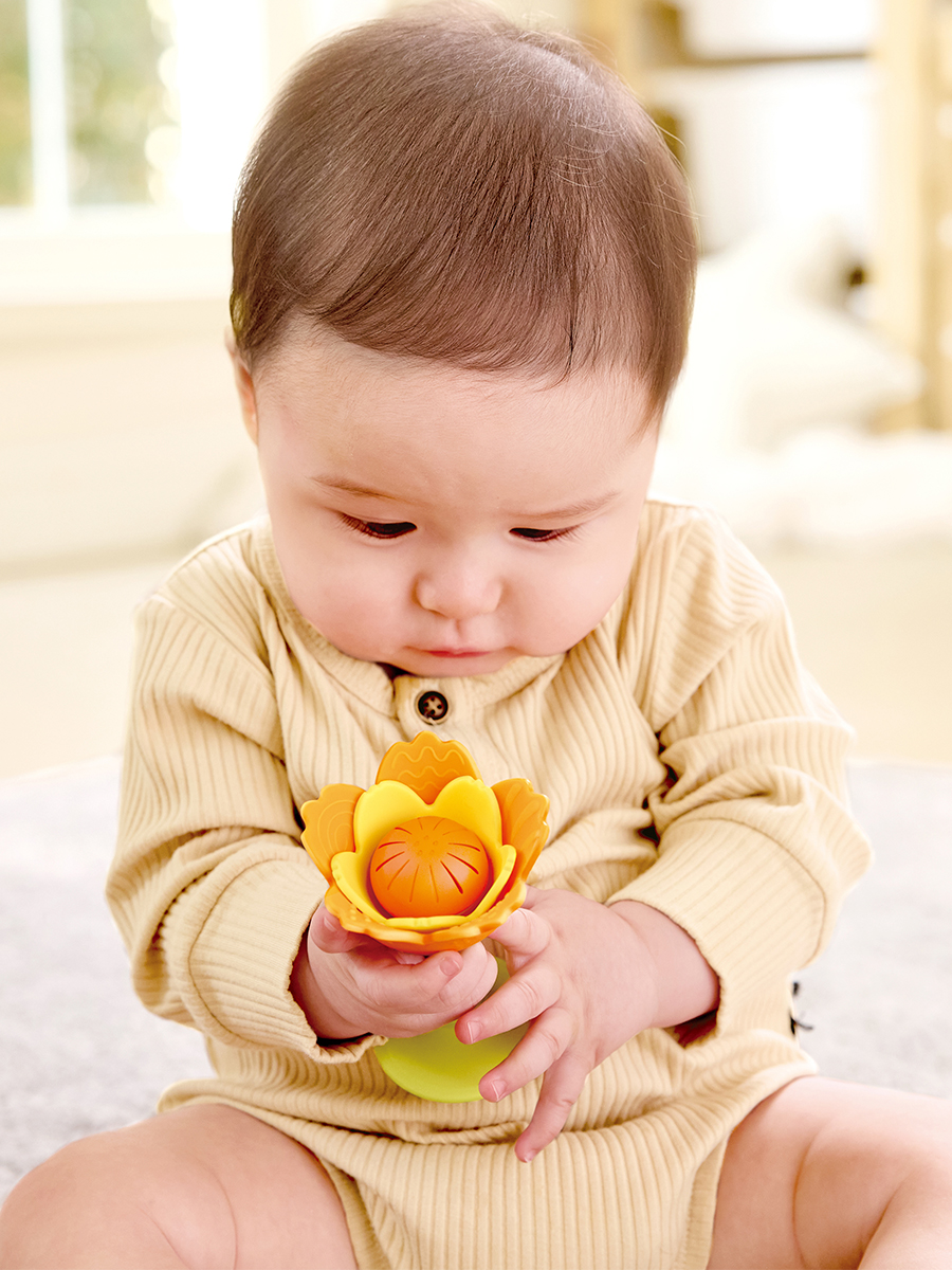 Изображение товара Игрушка Hape погремушка Оранжевый цветок мультииформационный мягкий прорезыватель