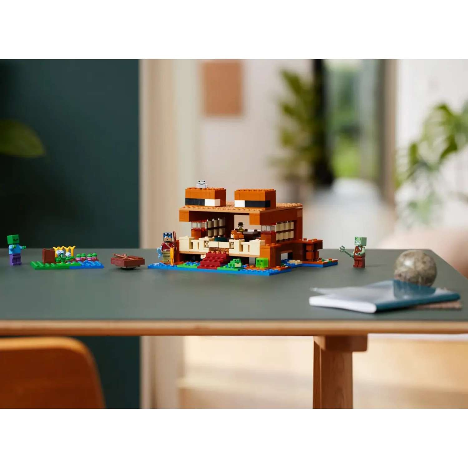 Конструктор LEGO Minecraft Лягушачий дом 400 дет. - фото 14