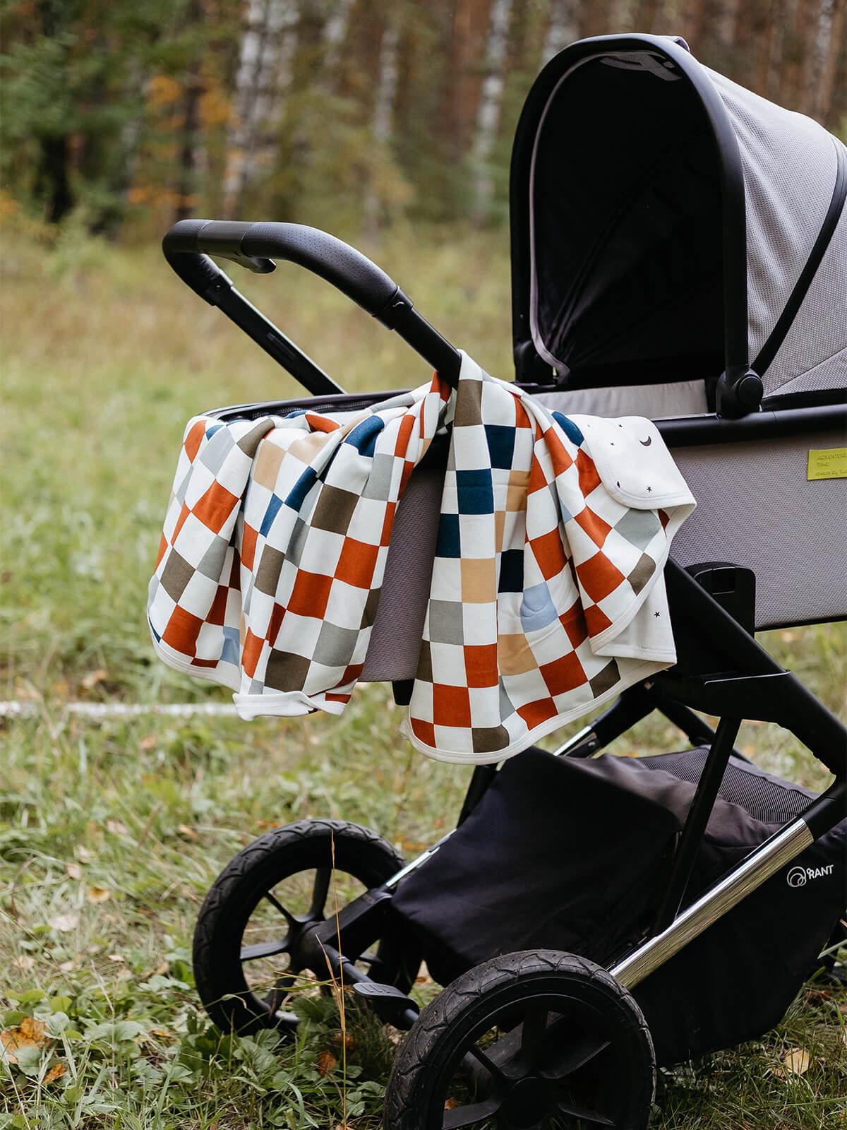 Изображение товара Двусторонний плед Мjolk Шахматы 120x85 см хлопок для детей и фотосессий