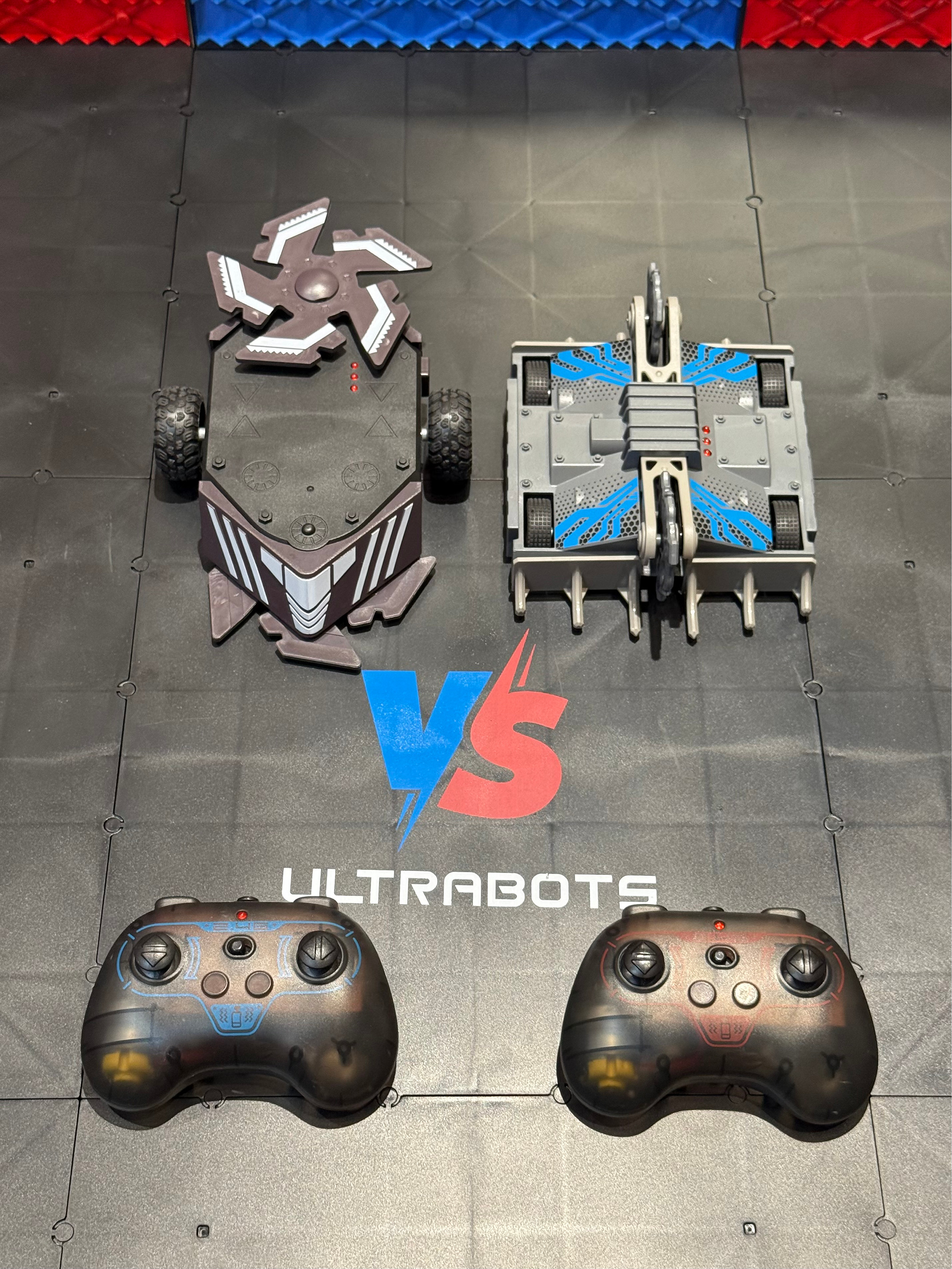 Робот РУ ULTRA BOTS набор из 2 штук с ареной - фото 2