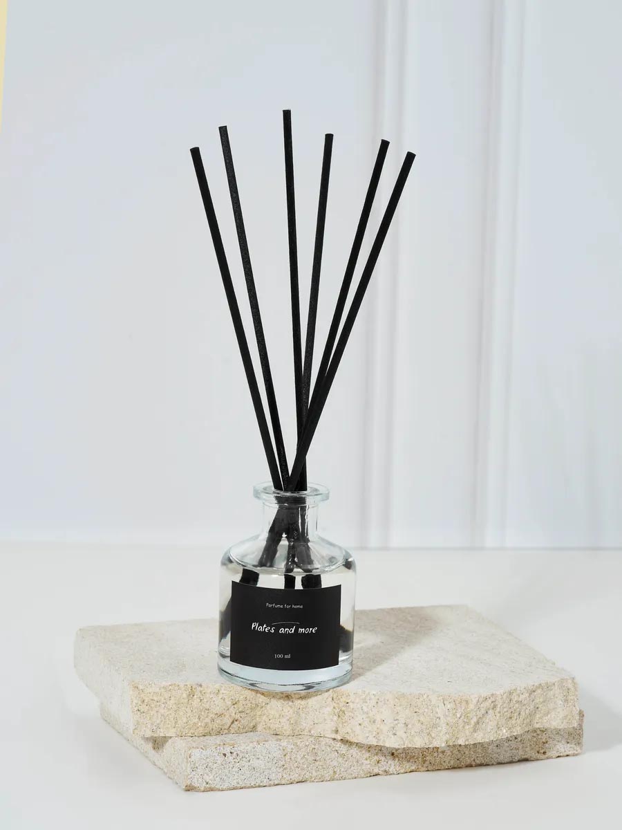 Диффузор для дома с палочками Plates and More Черная фиалка и шафран 100 мл - фото 1