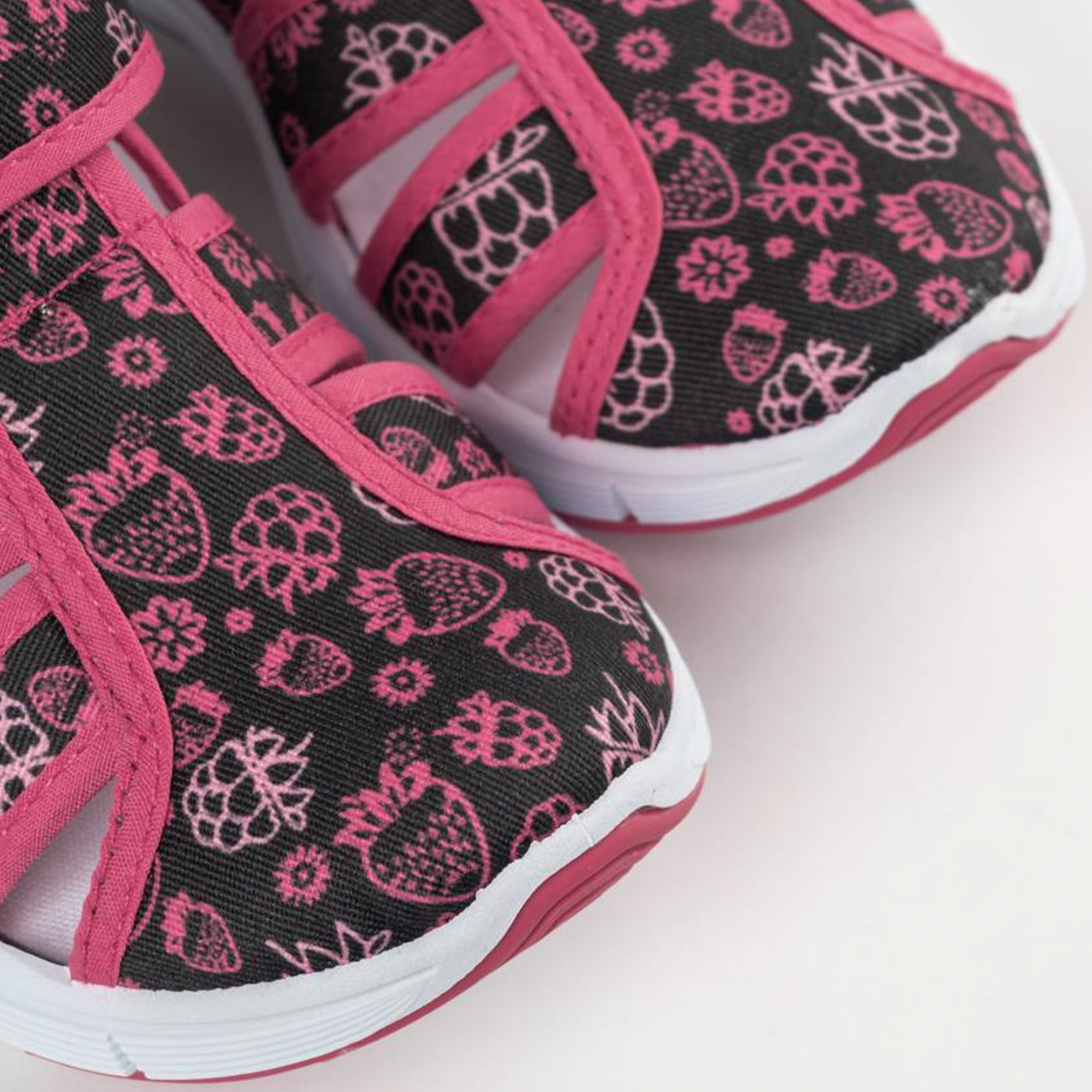 Сандалии TikkaGo 7T06_913-1_black-pink - фото 3