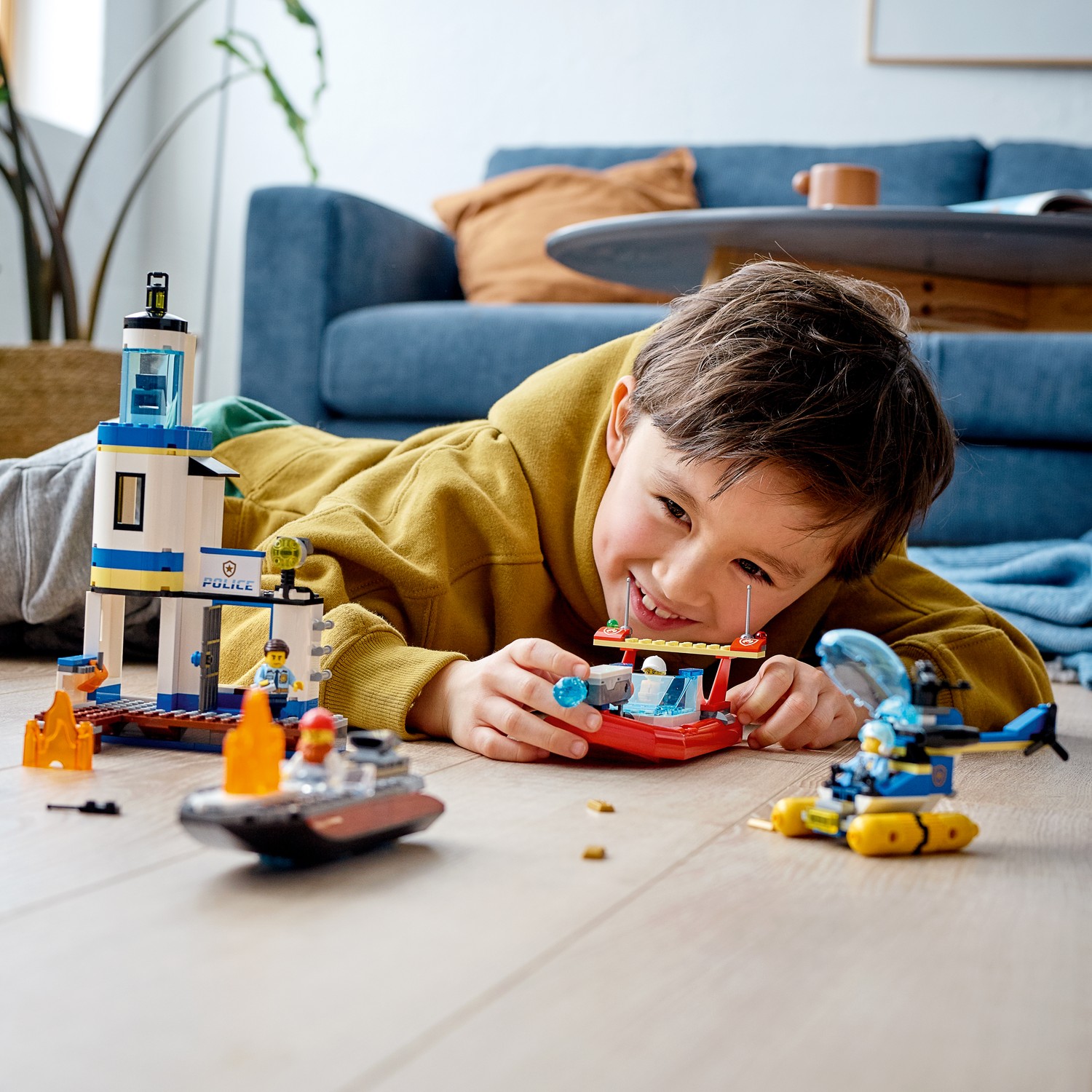 Конструктор LEGO City SeasidePolice and FireMission - фото 10