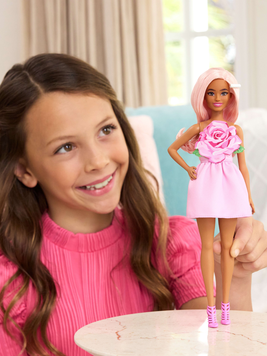 Кукла модельная Barbie Fashionistas Игра с модой в розовом платье высота 28 см HYT94 - фото 4