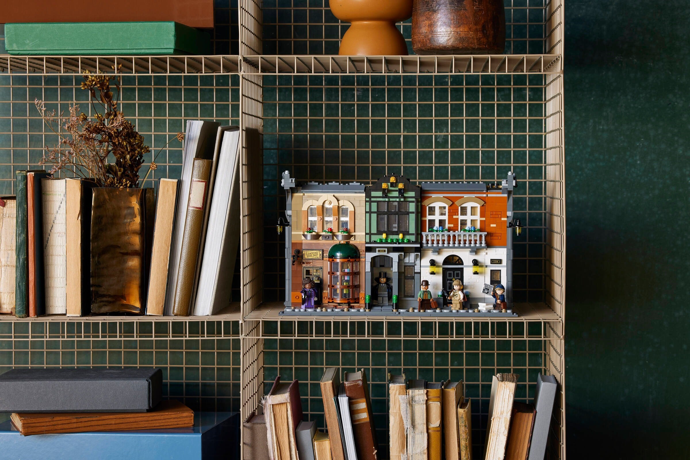 Конструктор LEGO Icons 10351 1359 дет. - фото 7