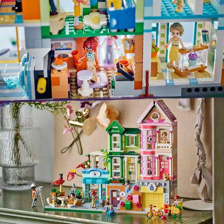 Конструктор LEGO Friends Апартаменты и магазины блочный
