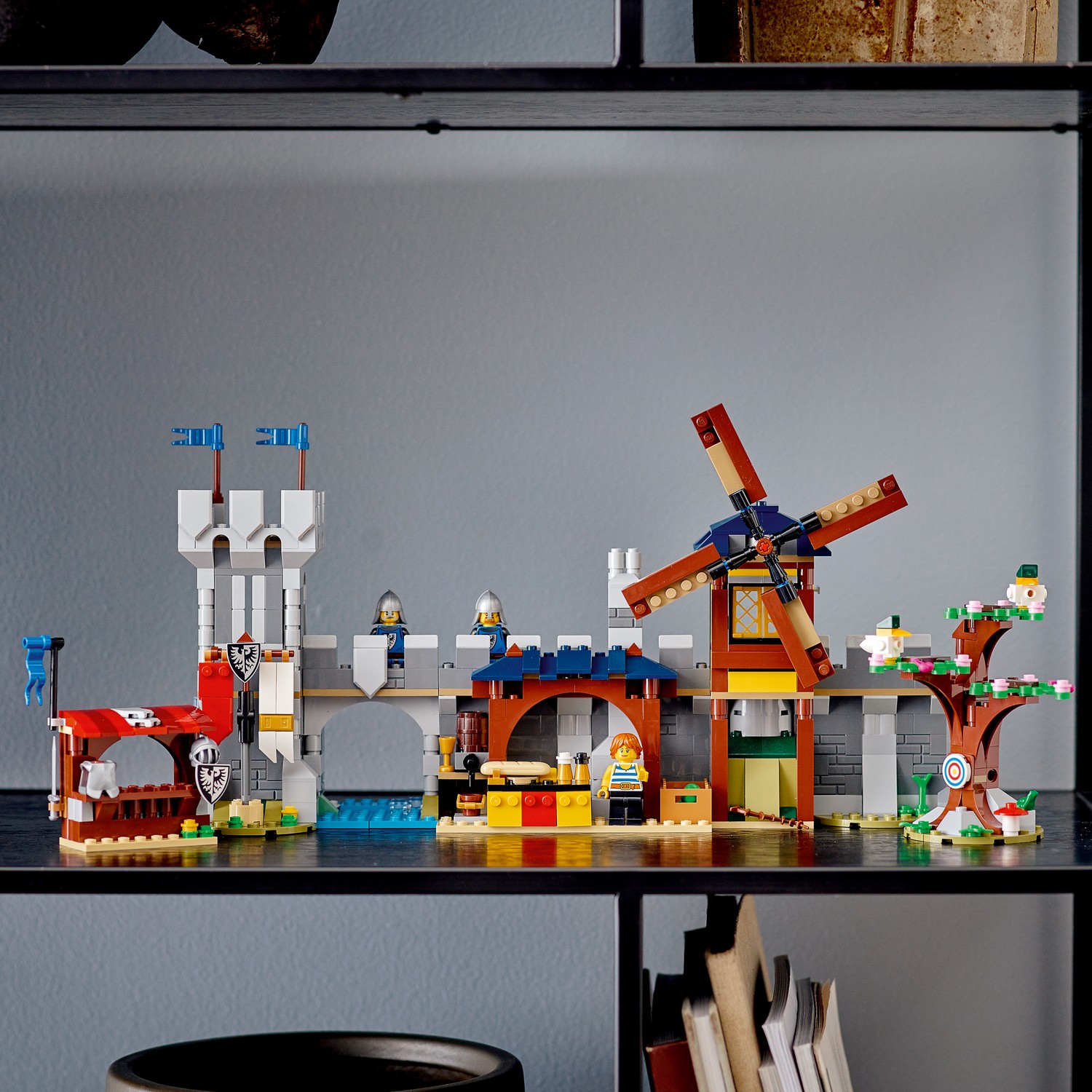 Конструктор LEGO Creator Средневековый замок 1426 дет. - фото 11