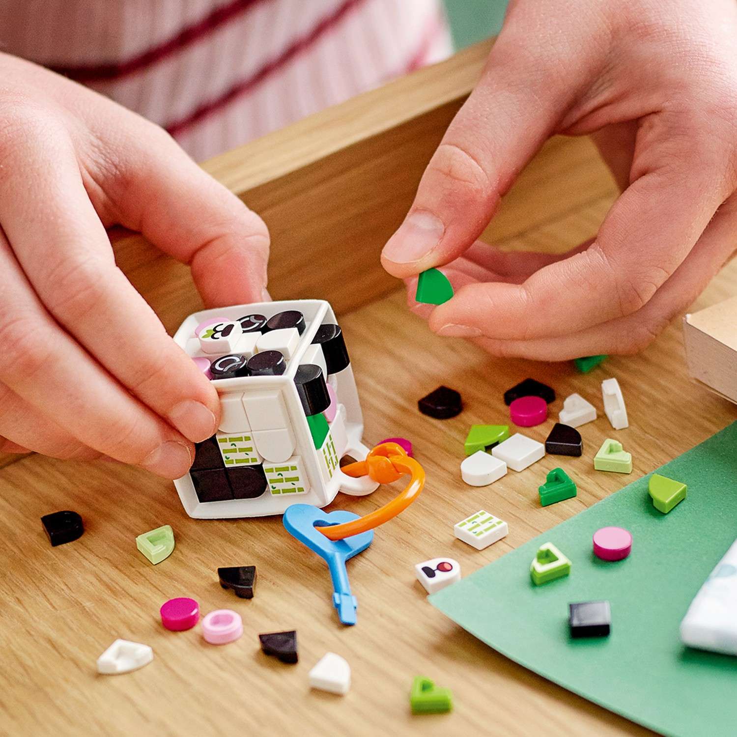 Конструктор LEGO DOTS Брелок Панда блочный - фото 12
