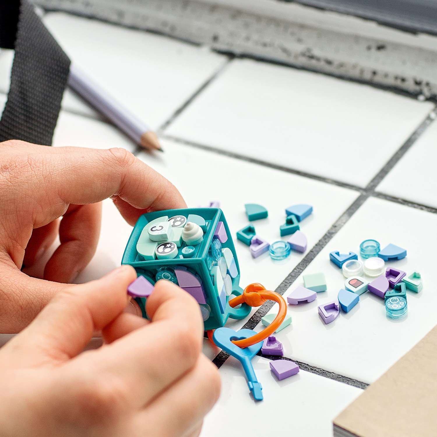 Конструктор LEGO DOTS Брелок Нарвал - фото 12